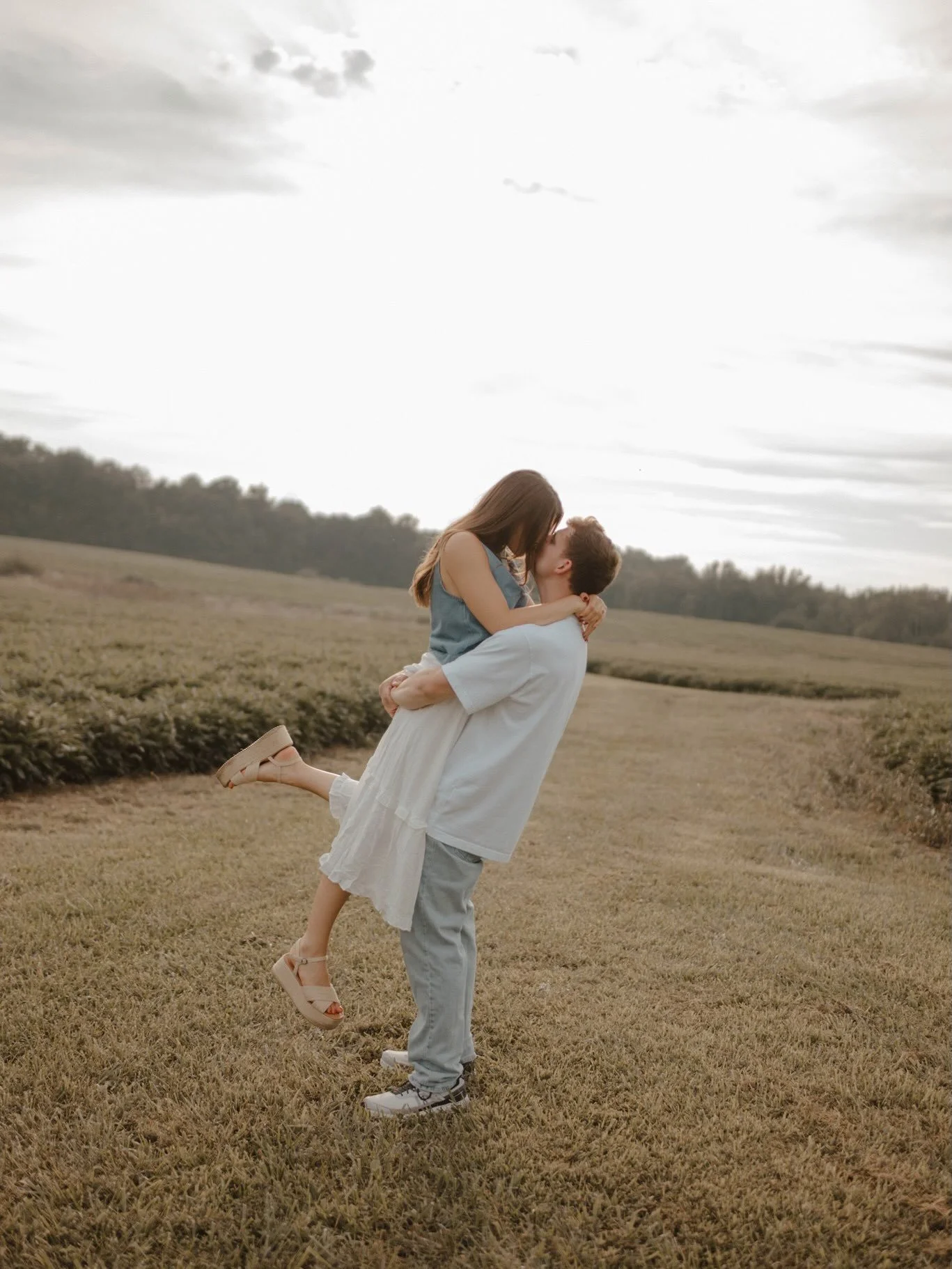 Hunter + Tatum ❤️📷💍
.
.
Totally pulled into the wrong place before we did these, but quickly realized it. 🤣 we had the perfect evening, way better than the date we originally had scheduled that ended up being mega stormy! ⛈️
.
.
Can&rsquo;t wait f