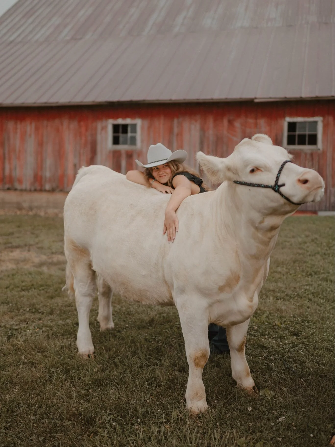 only posting part 1 of Alli&rsquo;s senior pix because there&rsquo;s just too many good ones to pick from. These I feel represent her well though because she loves animals! ❤️📷