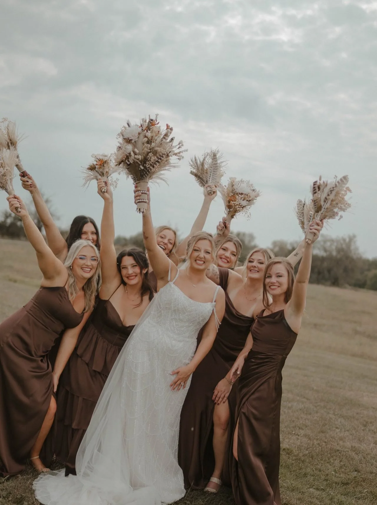 My kids have been very into &ldquo;Danny Go&rdquo; and the song, &ldquo;It&rsquo;s a Great Big Party&rdquo; can&rsquo;t stop playing in my head because that&rsquo;s literally what this wedding was: a great big party! 🍁🎉🥹
.
.
And not the kind that&