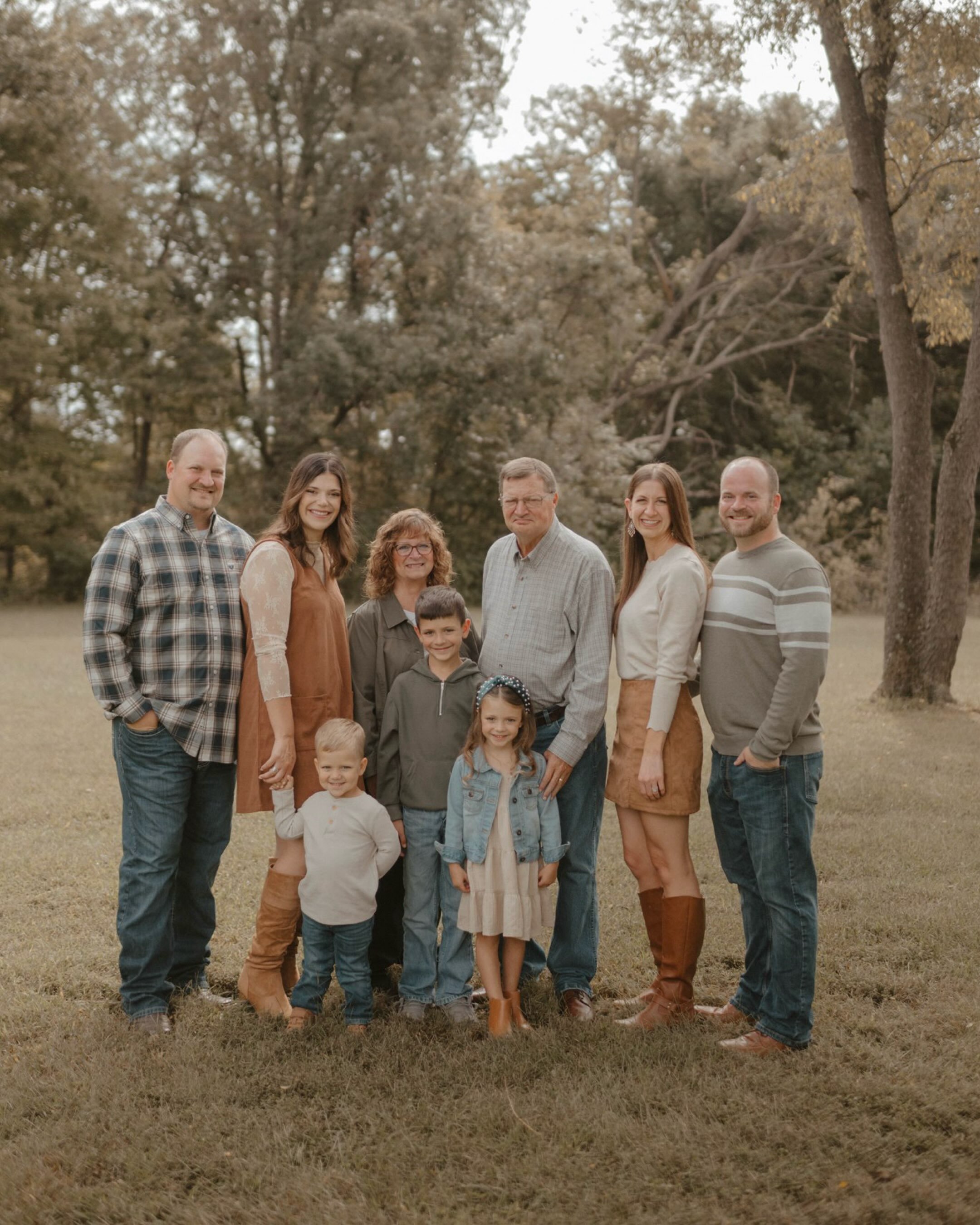 Degolyer Family 📷🍂🖤
.
.
Cannot get over how much Corbin, Tess, and Bowen had grown! 😢
.
.
Always a pleasure to see these fine folks. &hearts;️