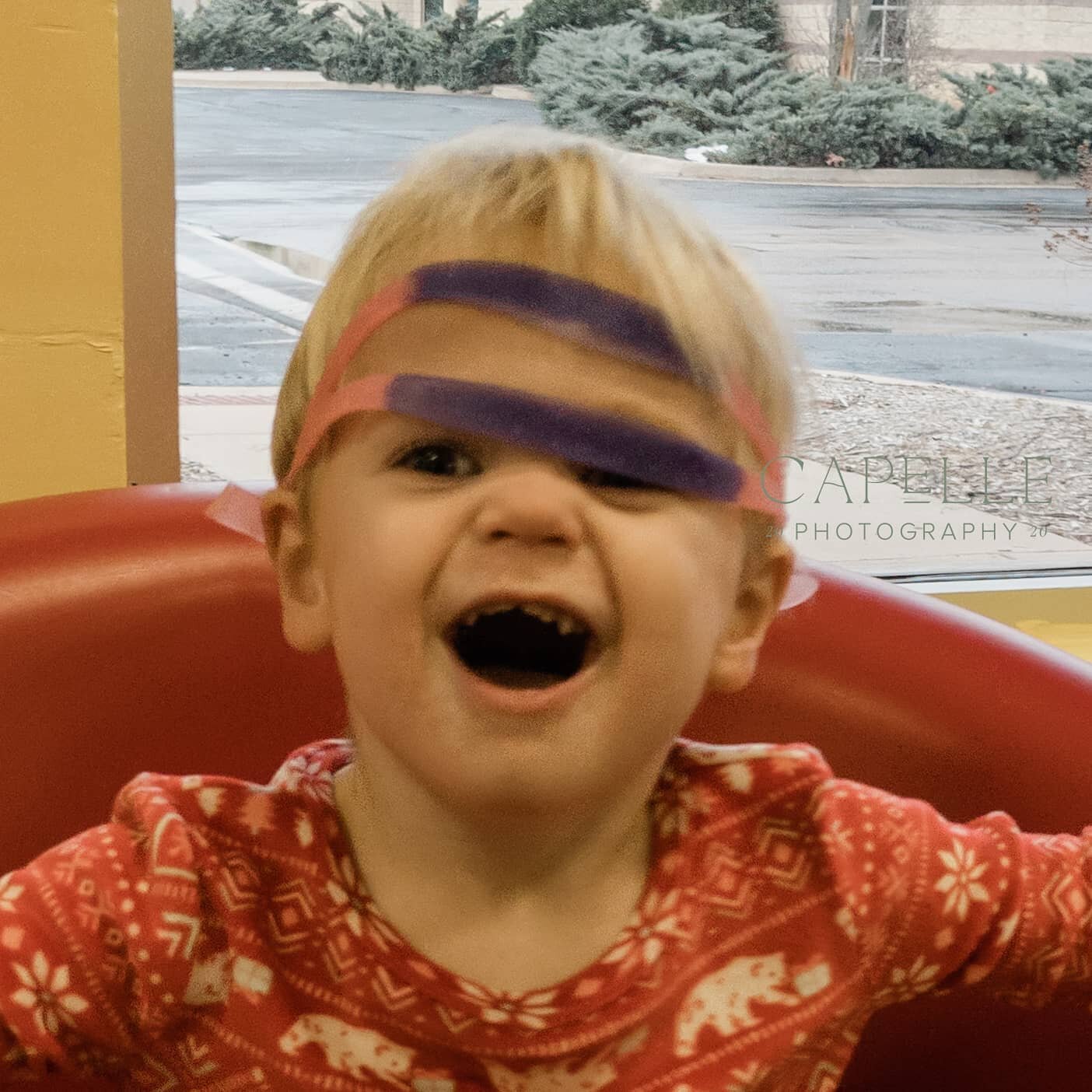 We all wear goggle like this, right??
.
.
.
.
#ohhcap #aquatotsswimschool #swimlessons #swimming