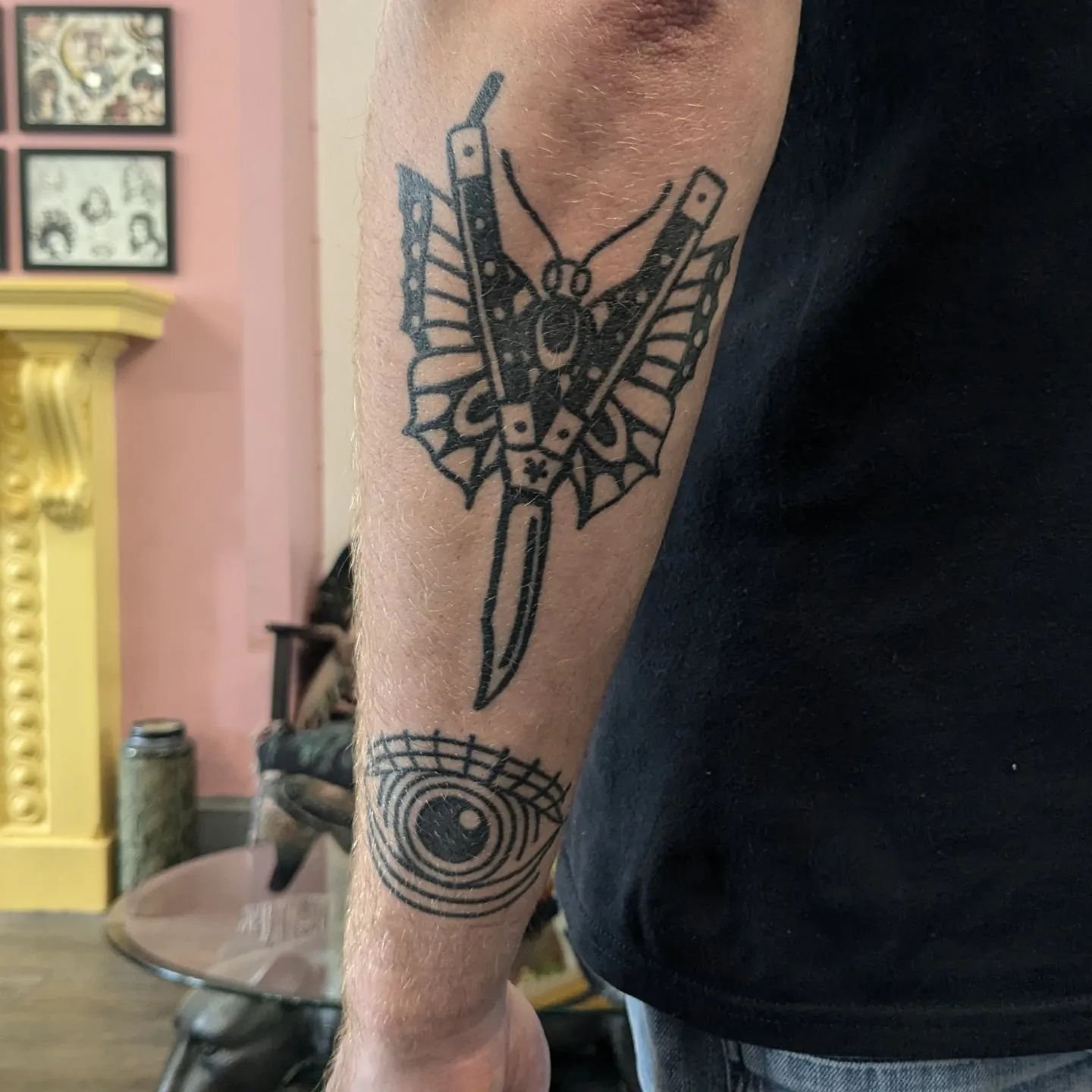 Healed butterfly dagger and eye from my flash. Did a little touch up on this one but it's all good now 🦋 ❤️ If you have a tattoo from me that needs touching up don't hesitate to get in contact, it costs nothing and it's always worth it!

#nowoestatt