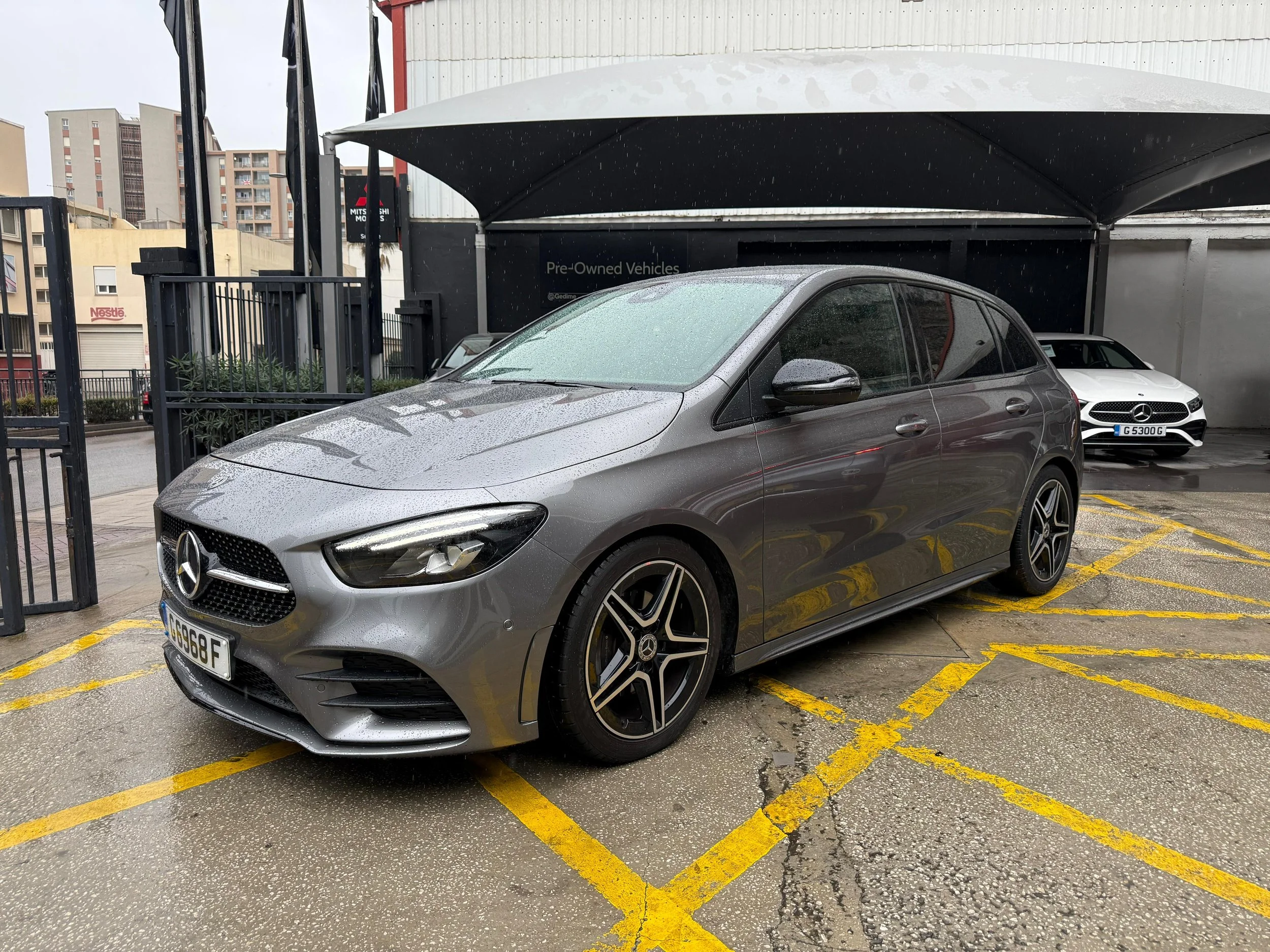 Mercedes Benz - B180