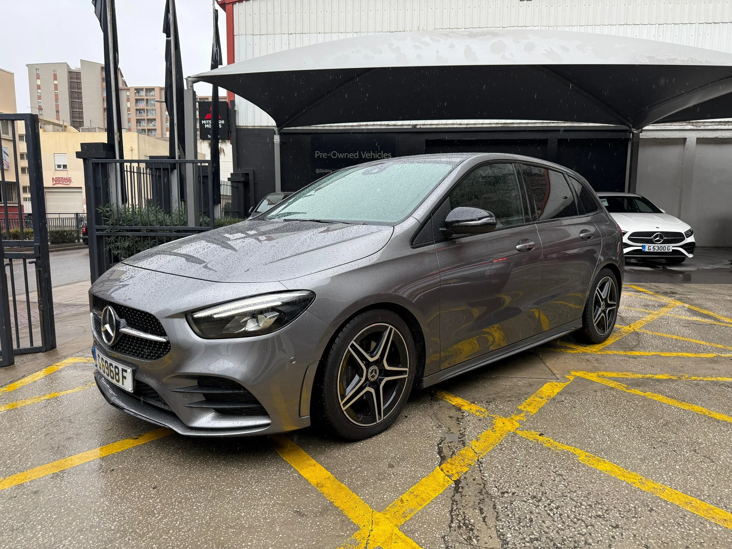 Mercedes Benz - B180