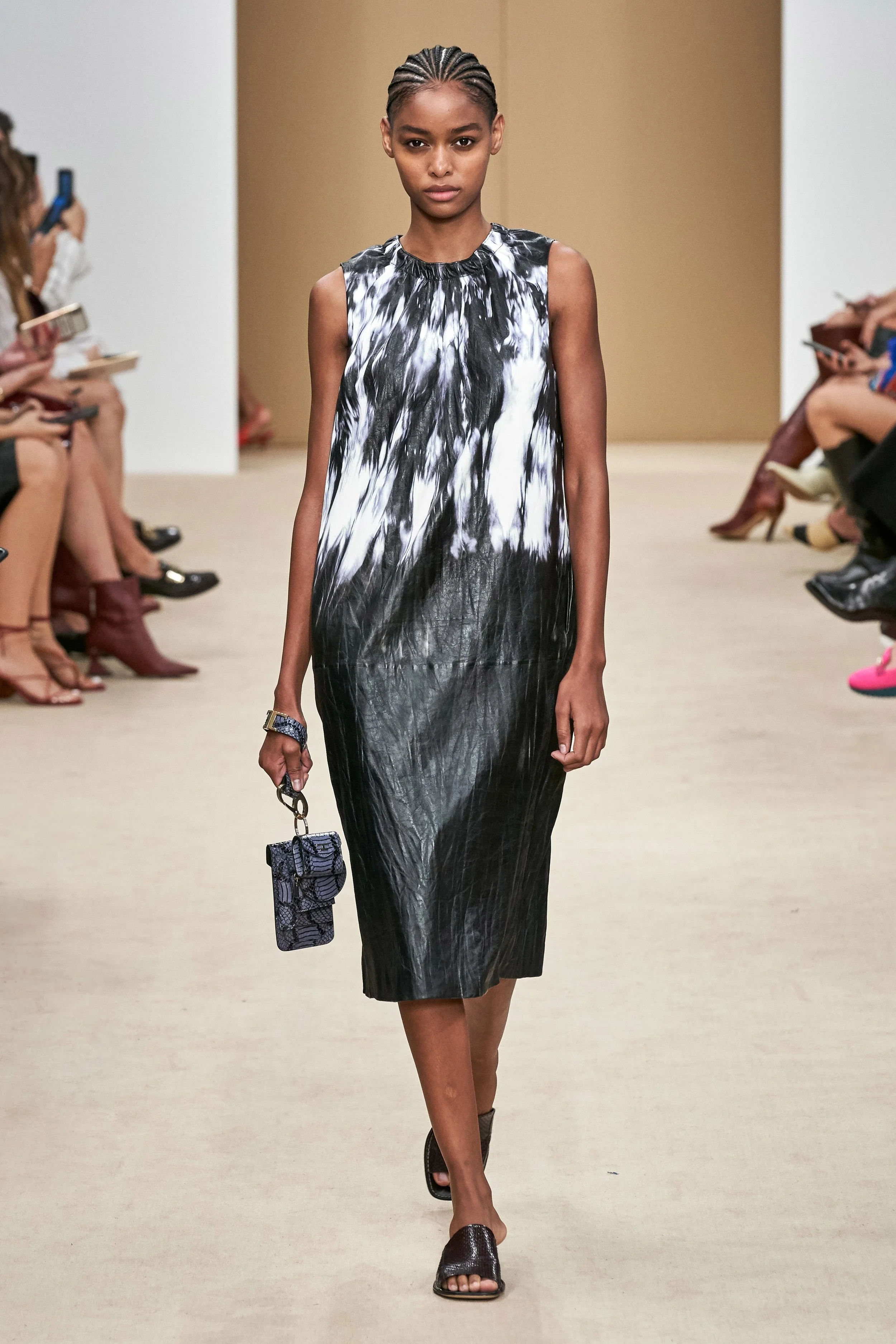 BLÉSNYA MINHER walking for TOD'S Spring Summer 2020 MFW