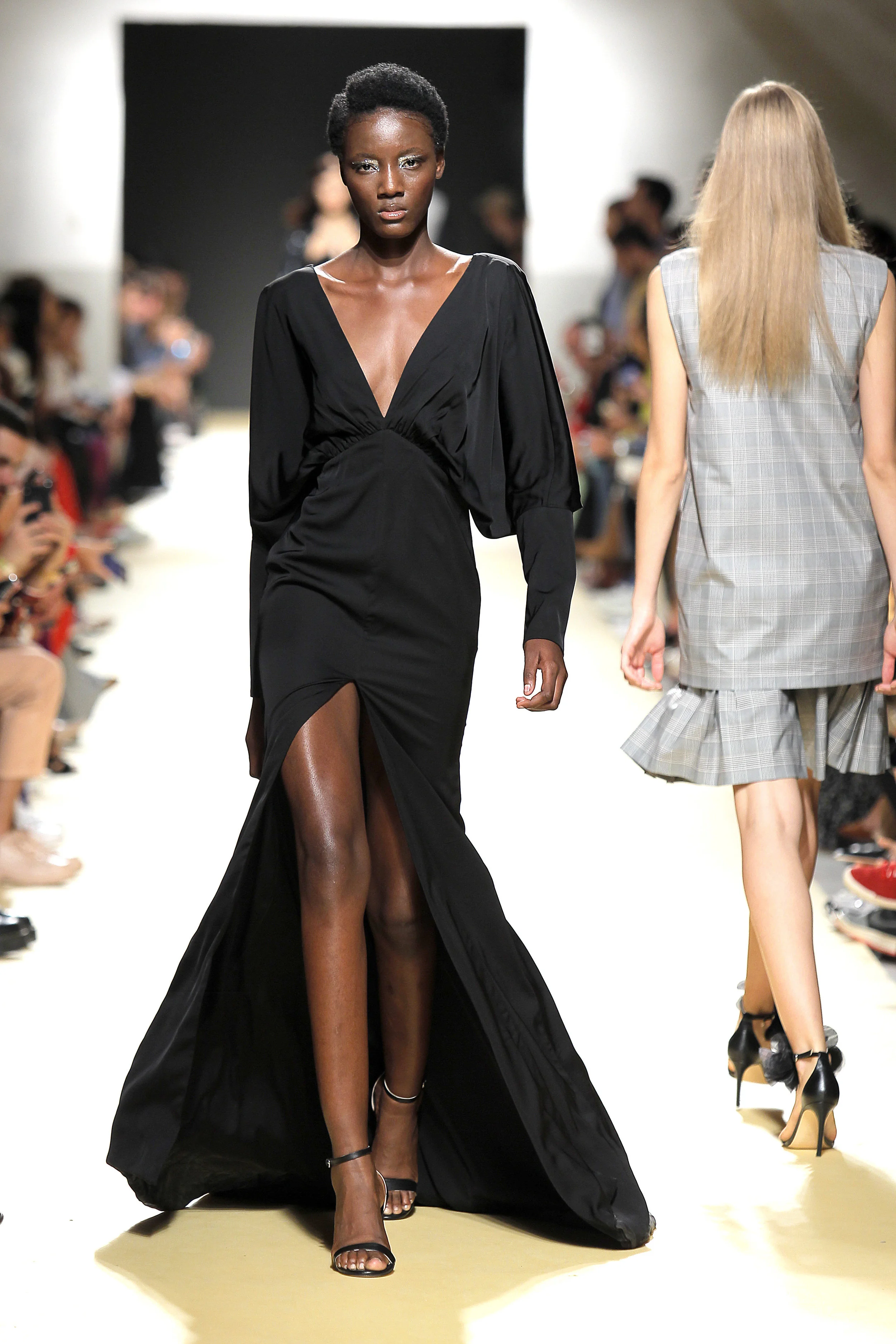 SOMPA ANTÓNIO walking for LUIS CARVALHO Spring Summer 2020 ModaLisboa