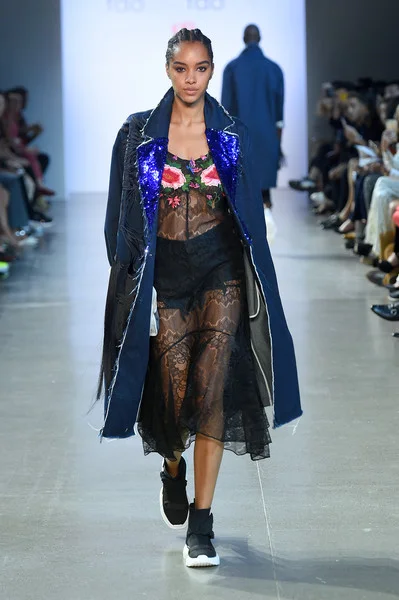 ELSA BALDAIA walking and Closing for TAORAY TAORAY Spring Summer 2020 NYFW