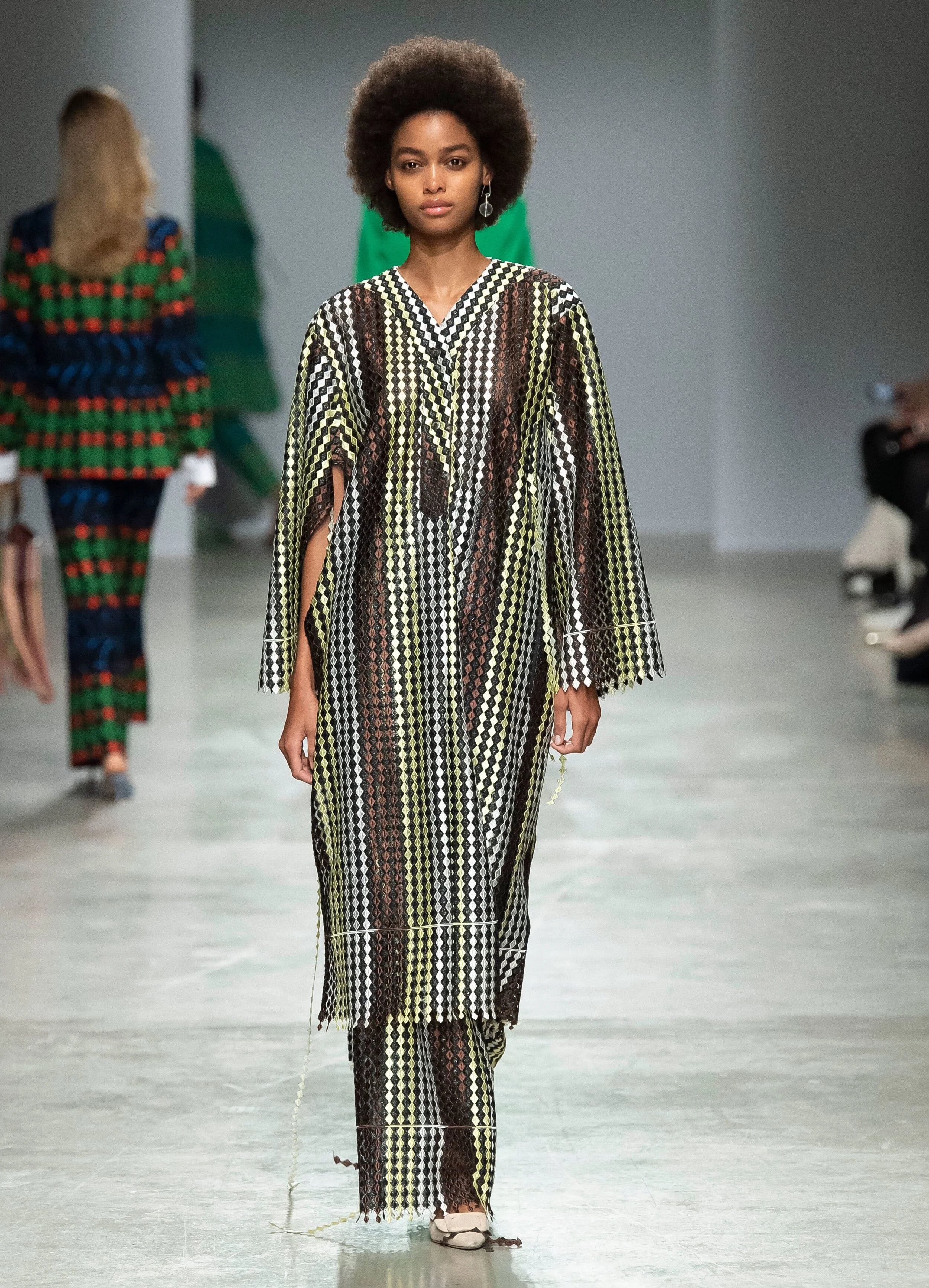 BLÉSNYA MINHER walking for KENNETH IZE Fall Winter 2020 PFW