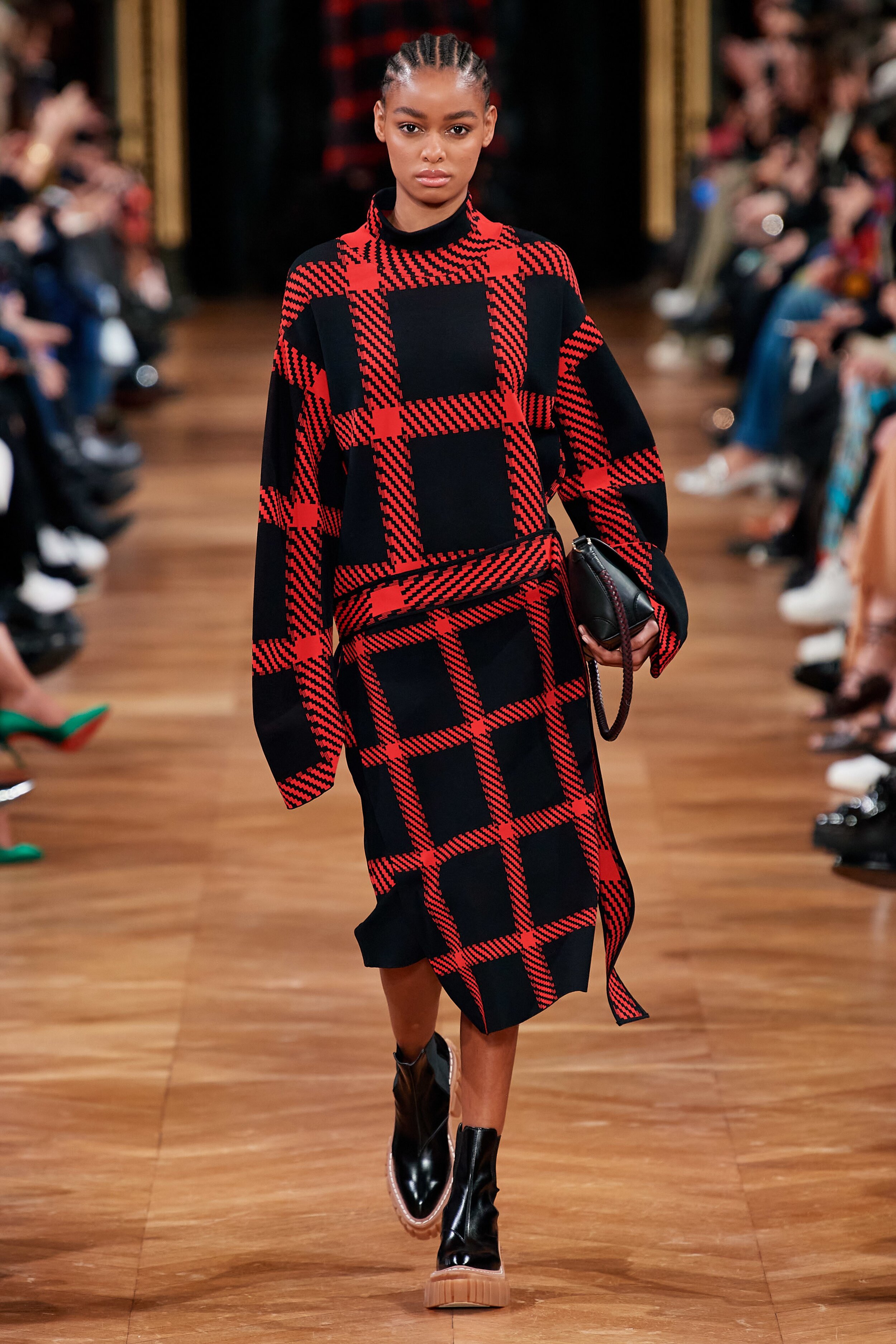 BLÉSNYA MINHER walking for STELLA MCCARTNEY Fall Winter 2020 PFW