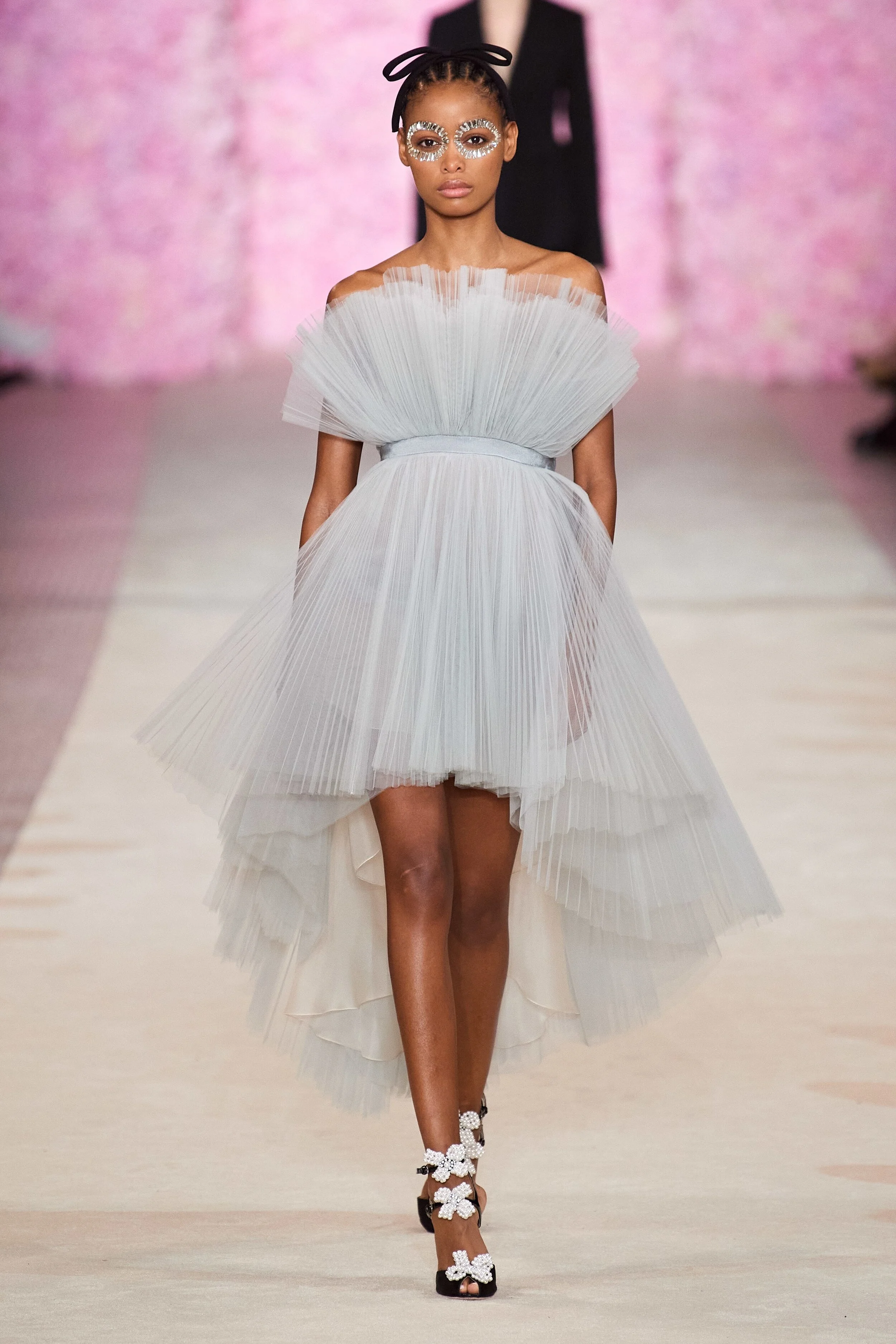 BLÉSNYA MINHER walking for GIAMBATTISTA VALLI Fall Winter 2020 PFW
