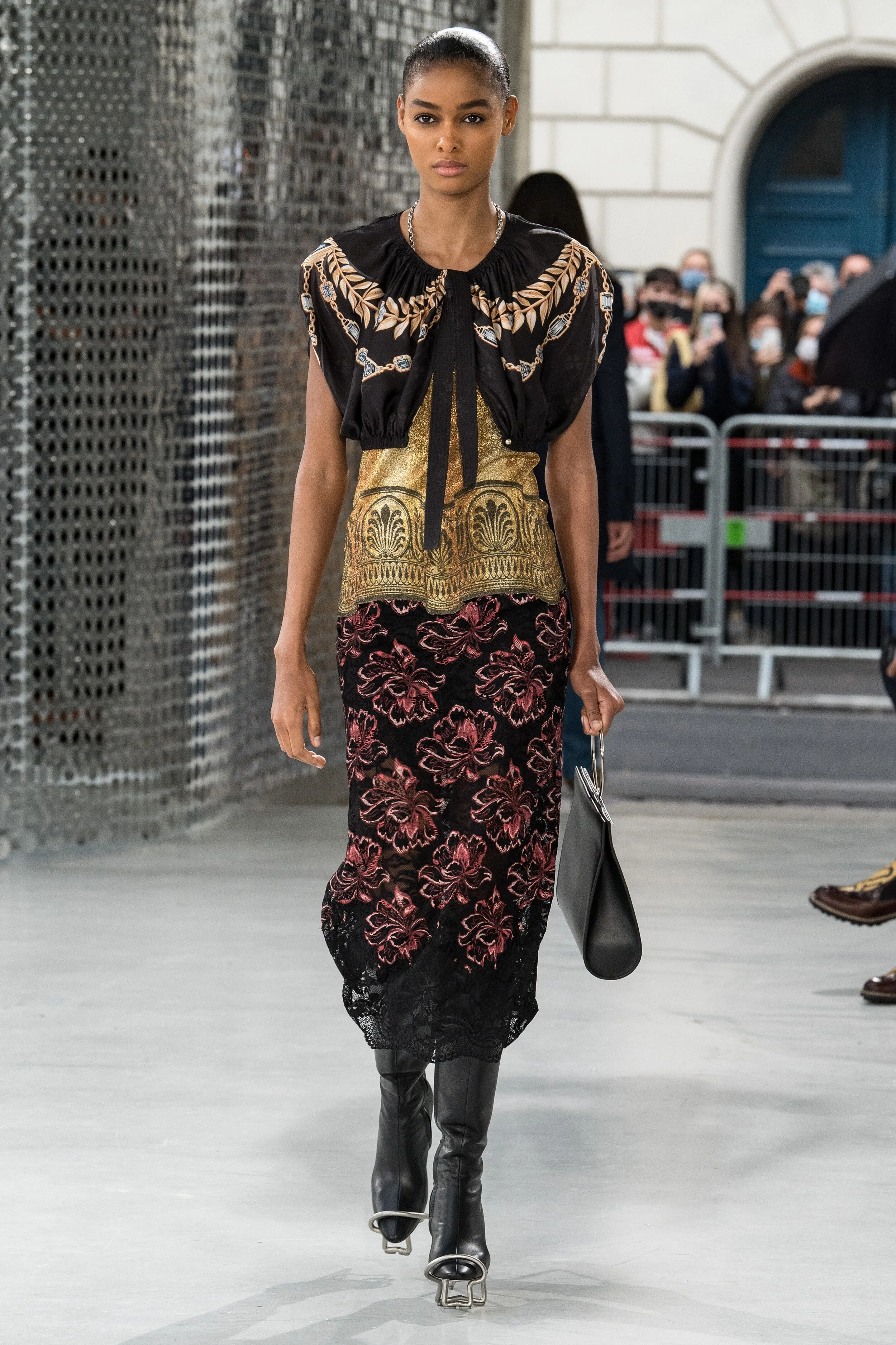 BLÉSNYA MINHER walking for PACO RABANNE Spring Summer 2021 PFW