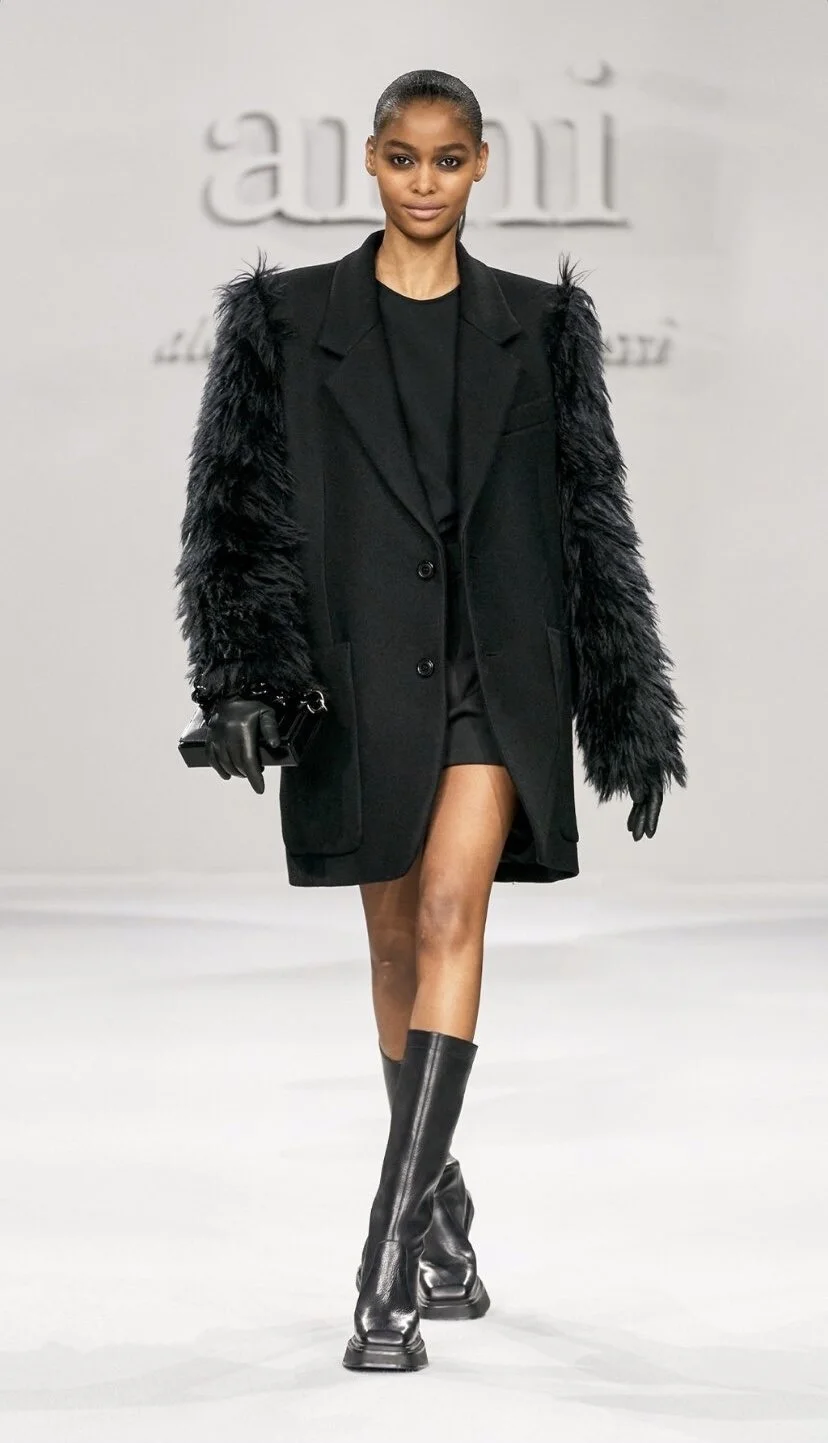 BLÉSNYA MINHER walking for AMI PARIS Fall-Winter 2021 PFW