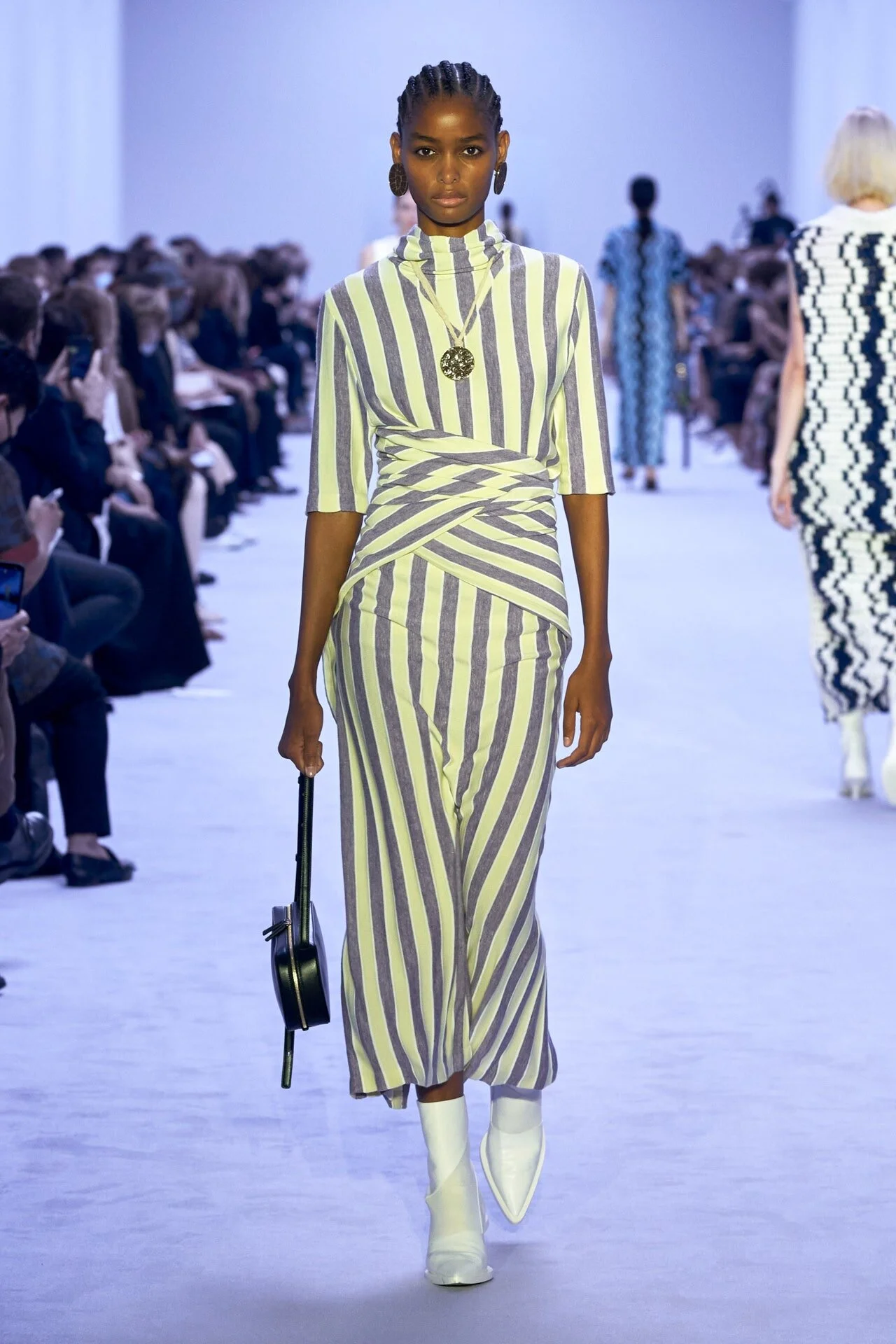 BLÉSNYA MINHER walking for JIL SANDER S/S 22 Show MFW 