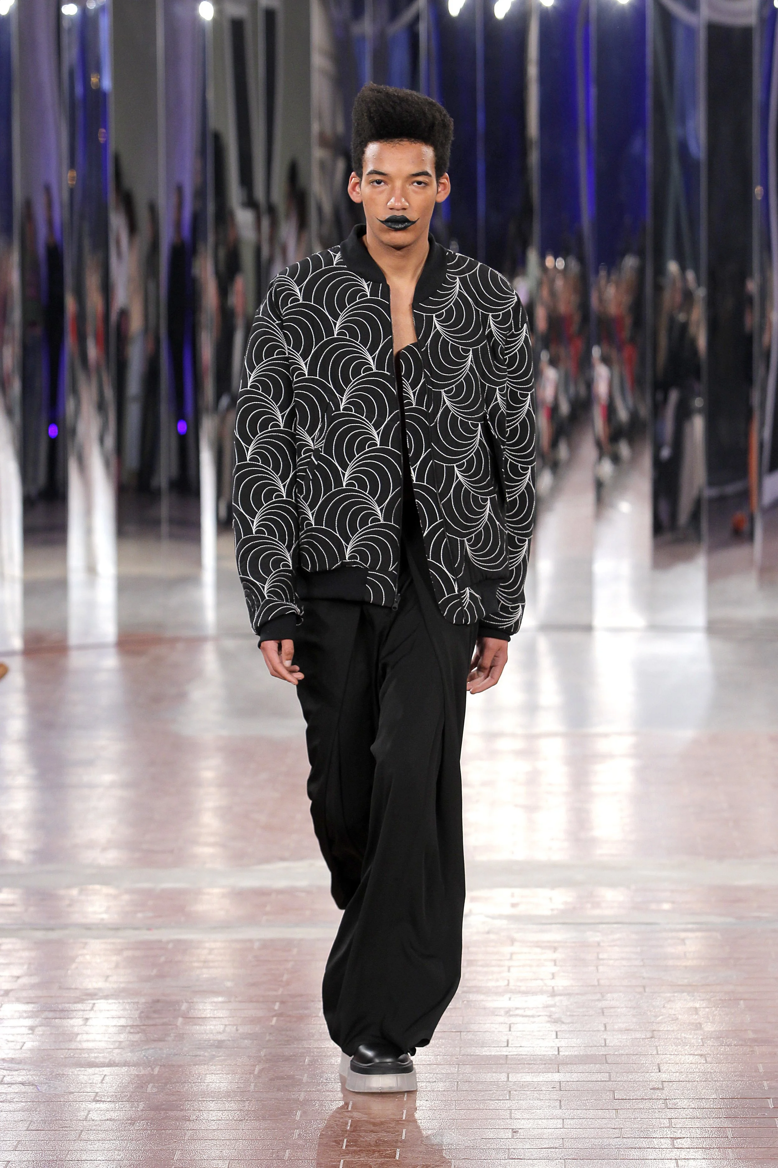 MAXIMUS LAFAYETTE walking at MODALISBOA Fall-Winter 2022 