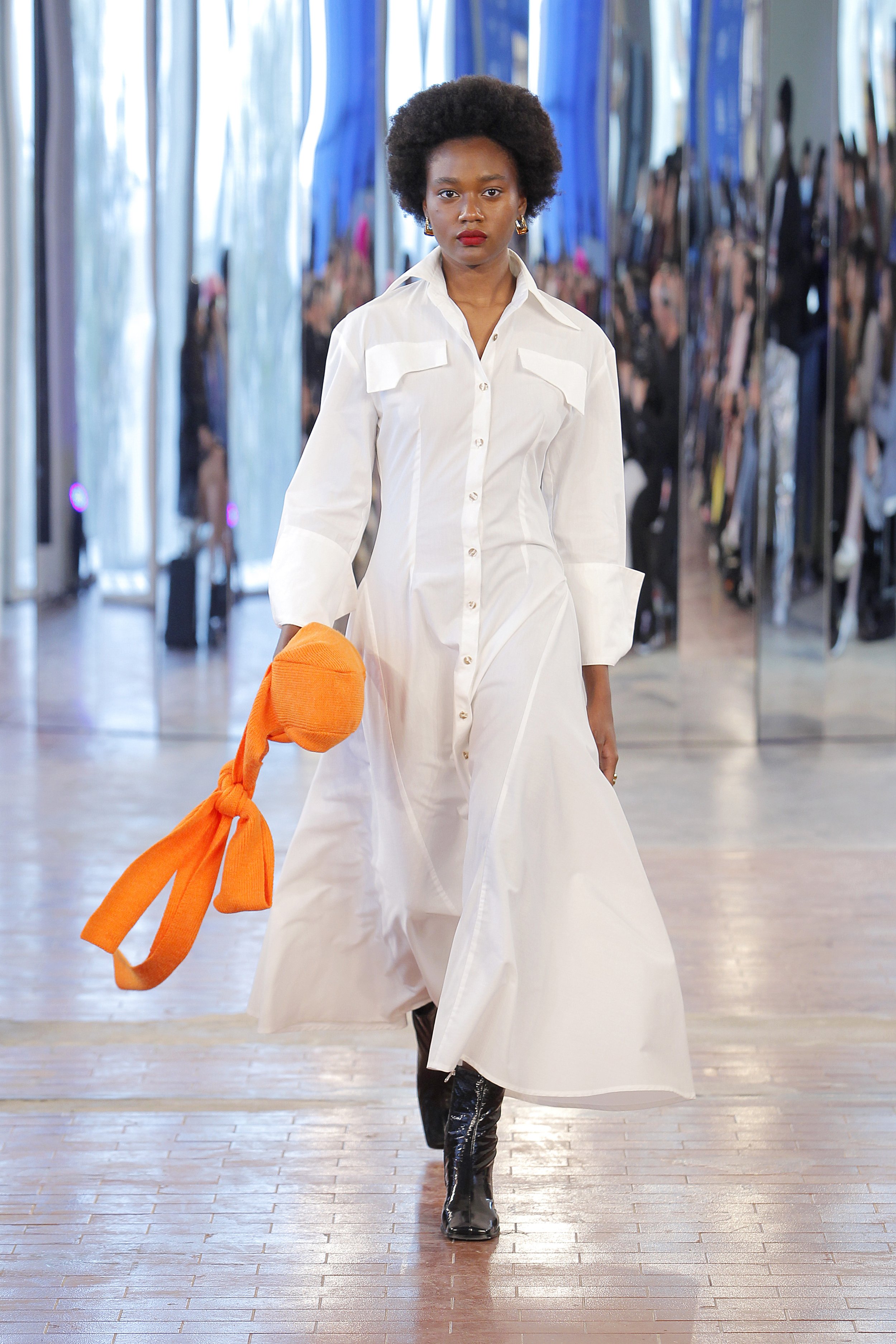 JANINA TATI walking at MODALISBOA Fall-Winter 2022 