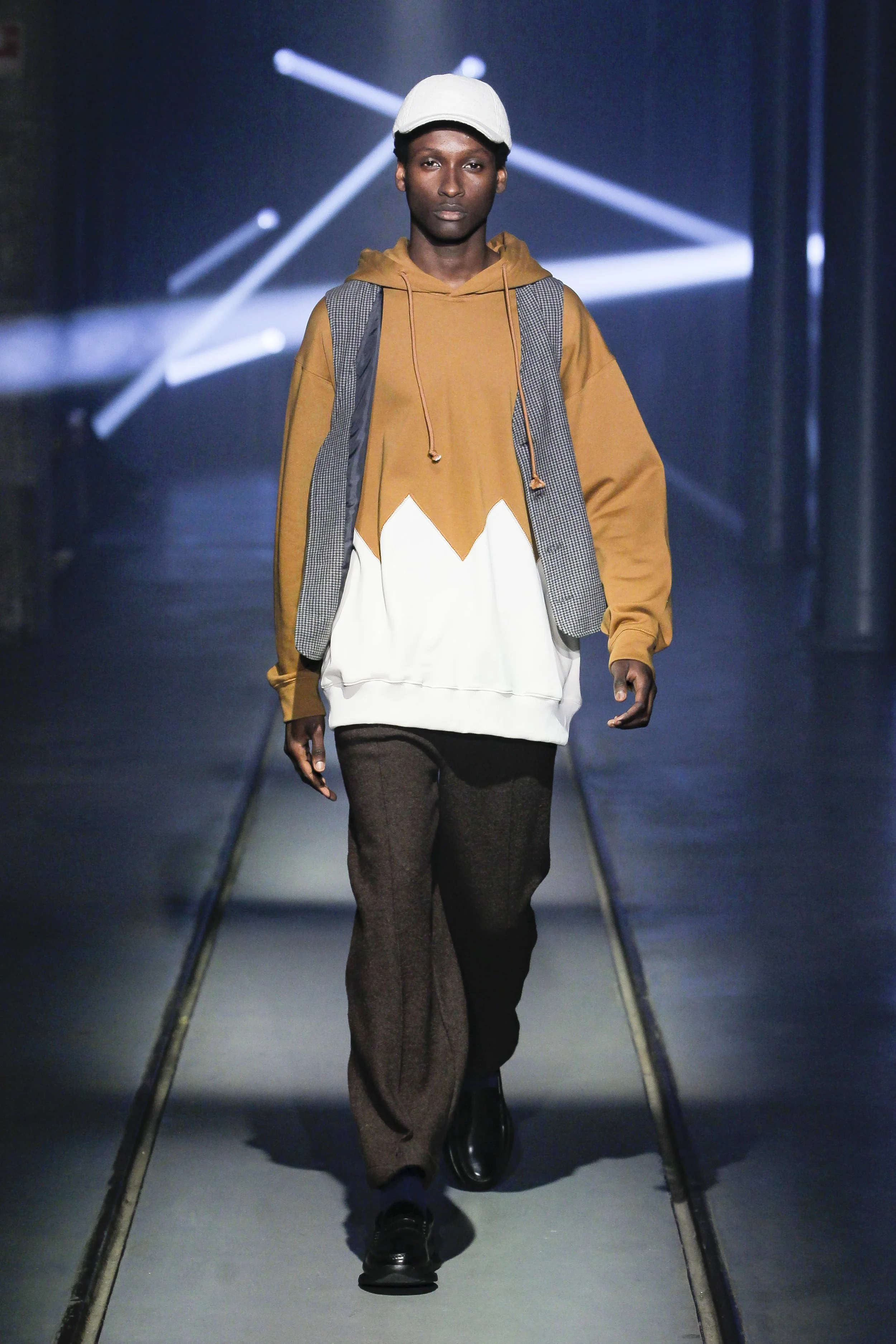 MADU walking at PORTUGAL FASHION Fall-Winter 2022