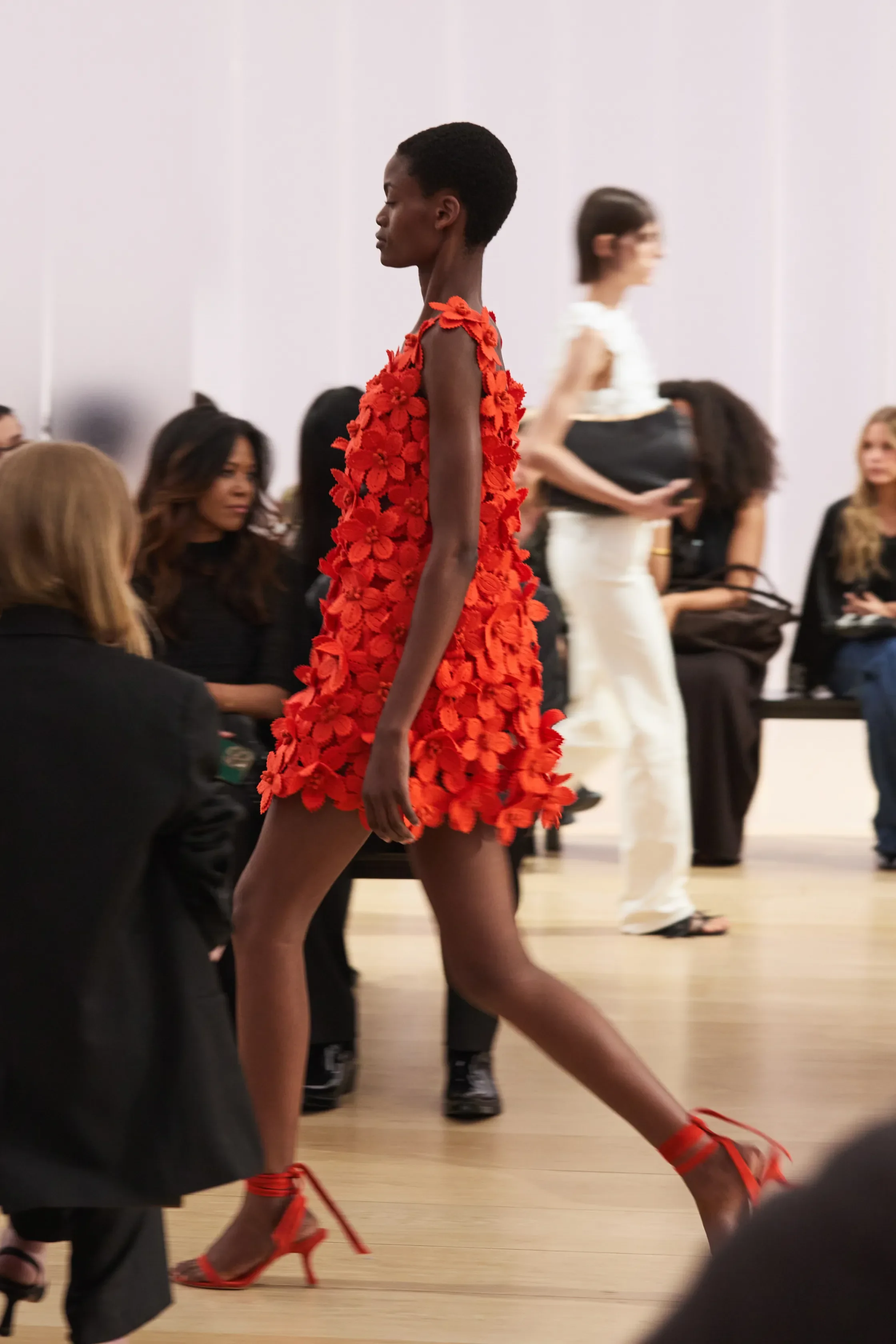 00005-simkhai-spring-2027-ready-to-wear-credit-brand.webp