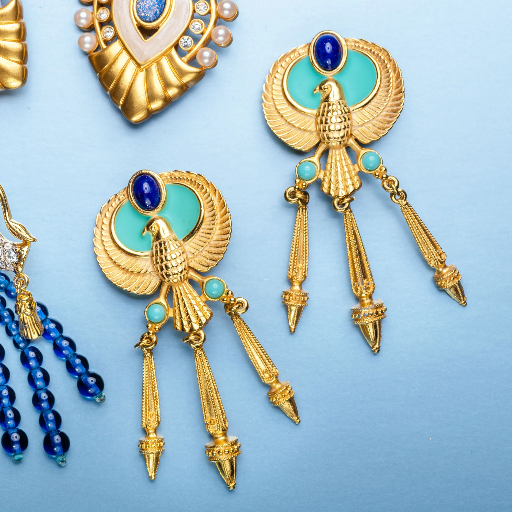 1993 Elizabeth Taylor for Avon Ohrclips Egyptian Collection Falken