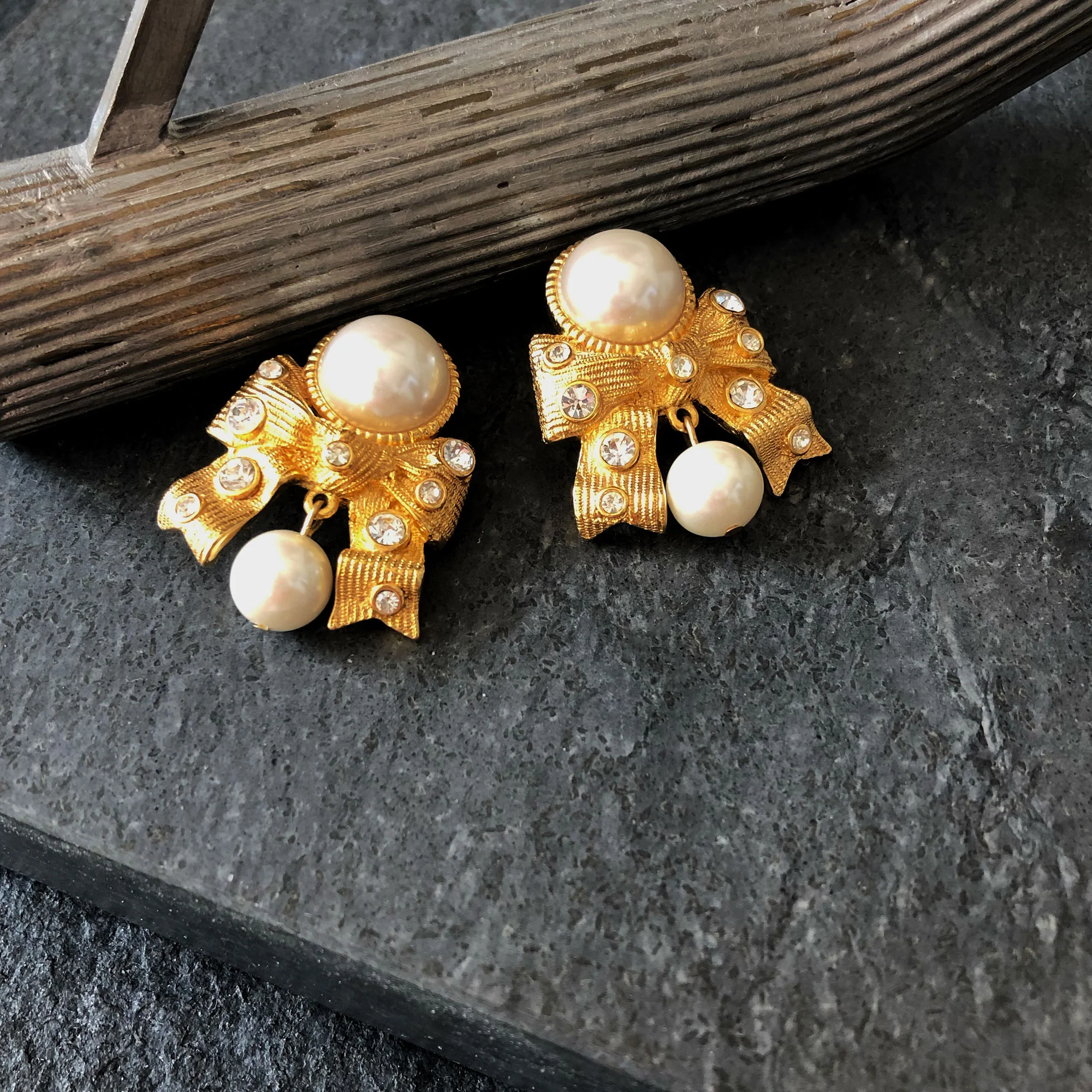1980er Jahre Vintage Marcella Ohrclips mit Perlen und Strass