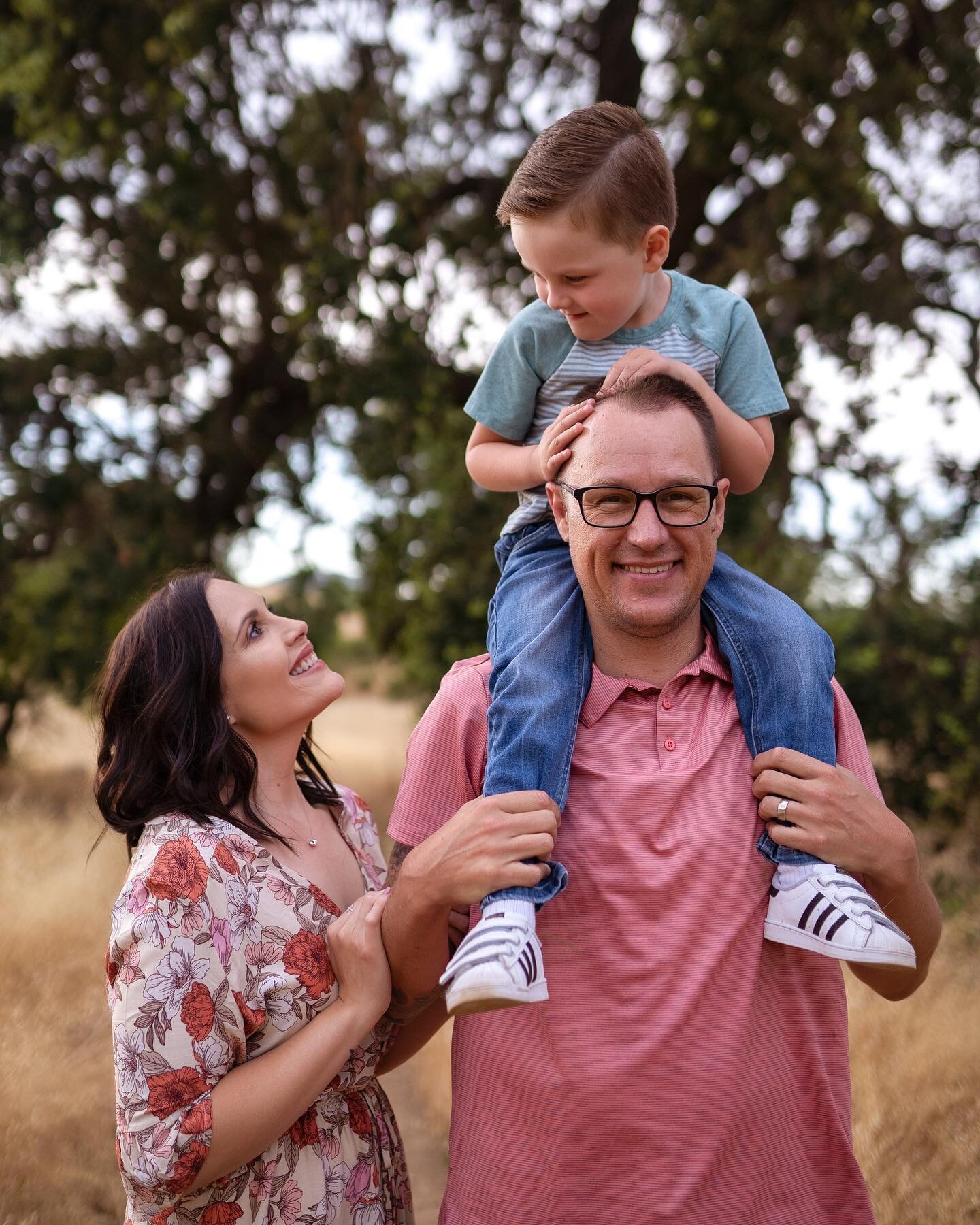 So happy I was finally able to capture this sweet family from a giveaway a while back ❤️