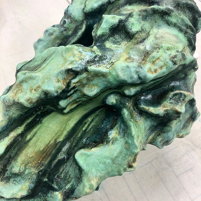 Just a peek.. this glaze 😍😍💙💚Fresh out of the kiln! #ceramics #glaze #masonstains #matteglaze #thesis