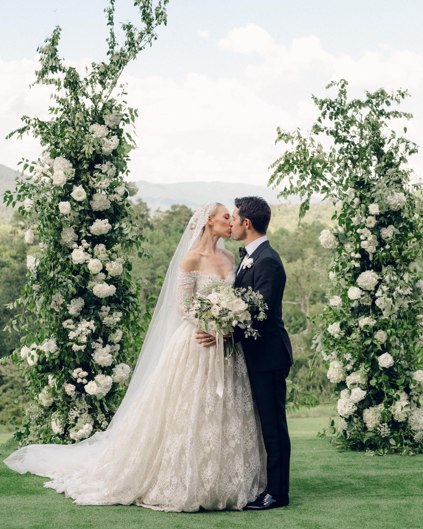 When how the day felt and how the day looked are one in the same 🤍
⠀⠀⠀⠀⠀⠀⠀⠀⠀
Photographer: @tecpetaja
Videographer: @danielshackleford 
Event Design: @jacksondurhamevents 
Location: @blackberryfarm 
Hair &amp; Makeup: @clairebalest @kelli__teamclair