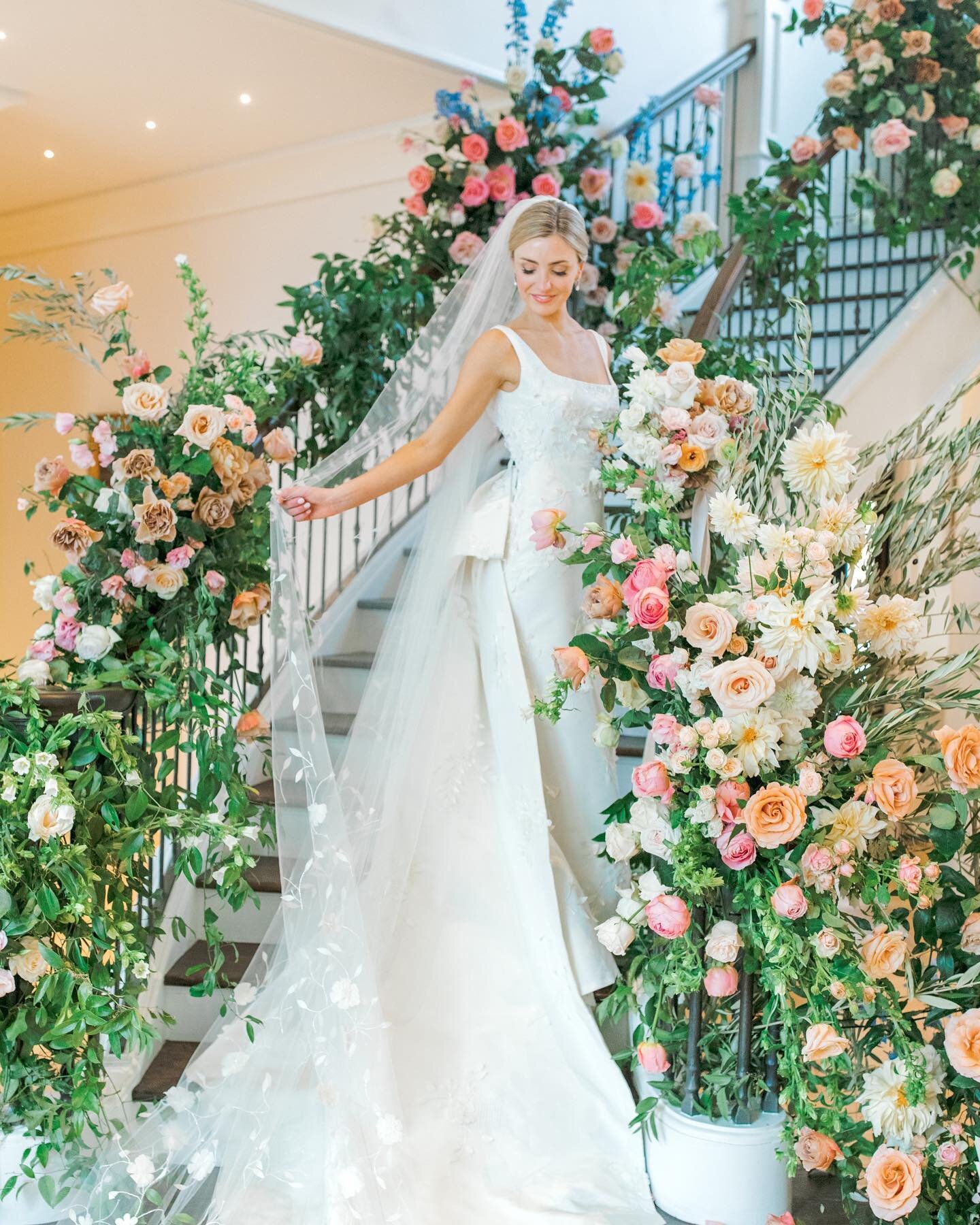 There&rsquo;s nothing quite like integrating wedding day design into a bride&rsquo;s family home. Grand staircase? Let&rsquo;s make it a show-stopper. 🌟
⠀⠀⠀⠀⠀⠀⠀⠀⠀
Photographer: @belightphotography 
Videographer: @resoluteweddingfilms 
Floral Design: