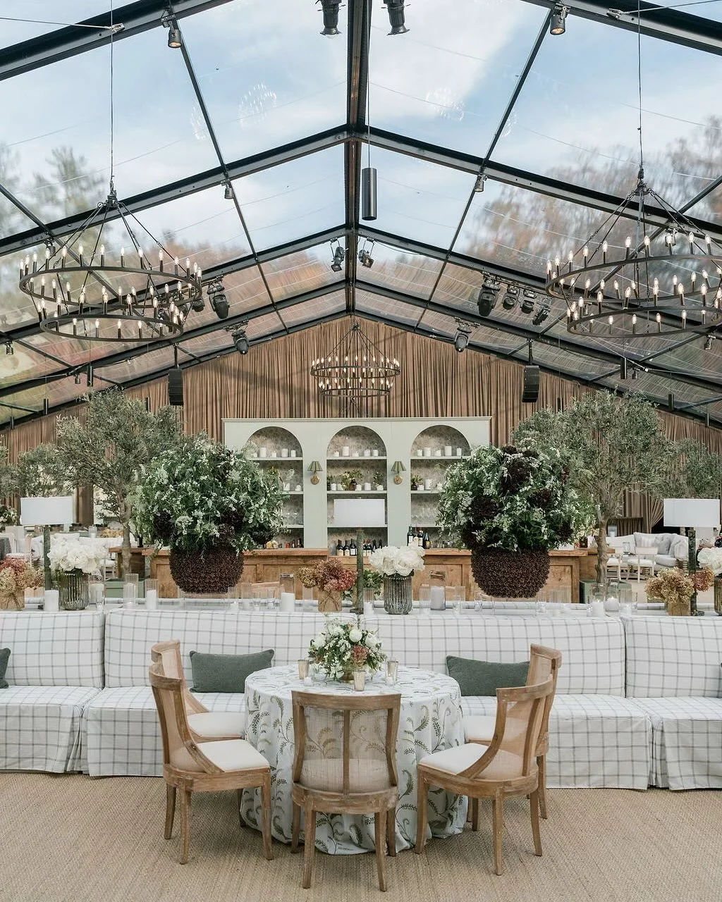 The goal was simple: make a big wedding feel like home. So, we brought the outside in.

Twenty-eight trees. Earth tones in every corner. Soft furnishings arranged like a mountain living room, even down to the bride&rsquo;s own coffee table books.

Gu