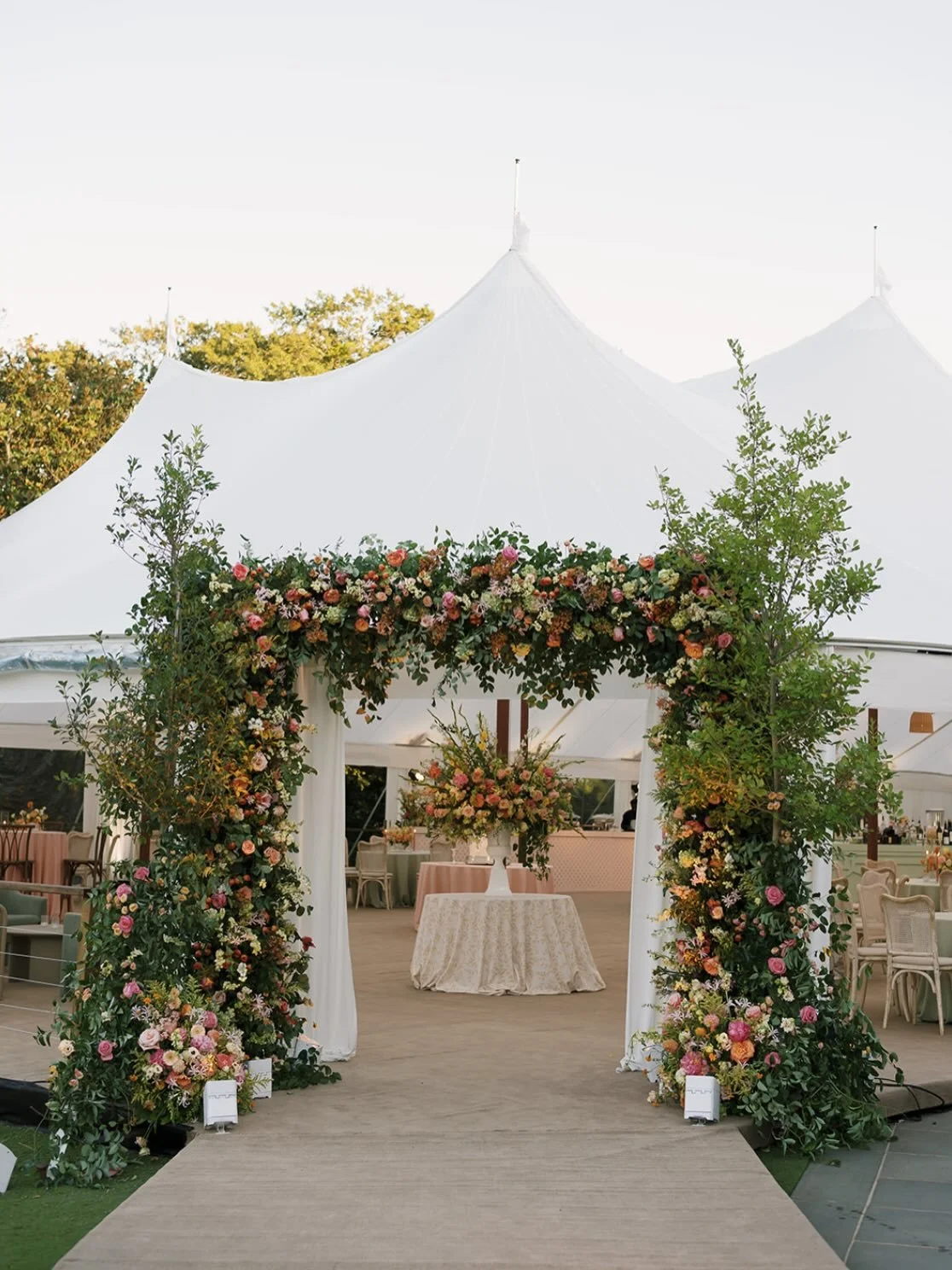 Romance lives in what&rsquo;s considered ❤️&thinsp;

Floral arches framed with intention. A table set to invite conversation. Dresses chosen for movement, not uniformity. Light that warms the room. These choices shape how a celebration feels and prio