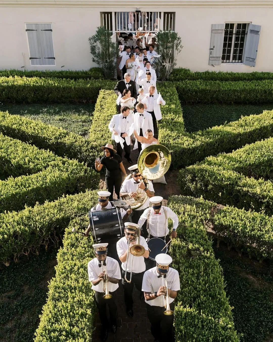 It wouldn&rsquo;t be a New Orleans wedding without the soul of traditional jazz and blues woven throughout. 🎷

Photographer: @greergattuso
Florals: @bellabloomsfloral
Lighting and Drapery: @seehearpro