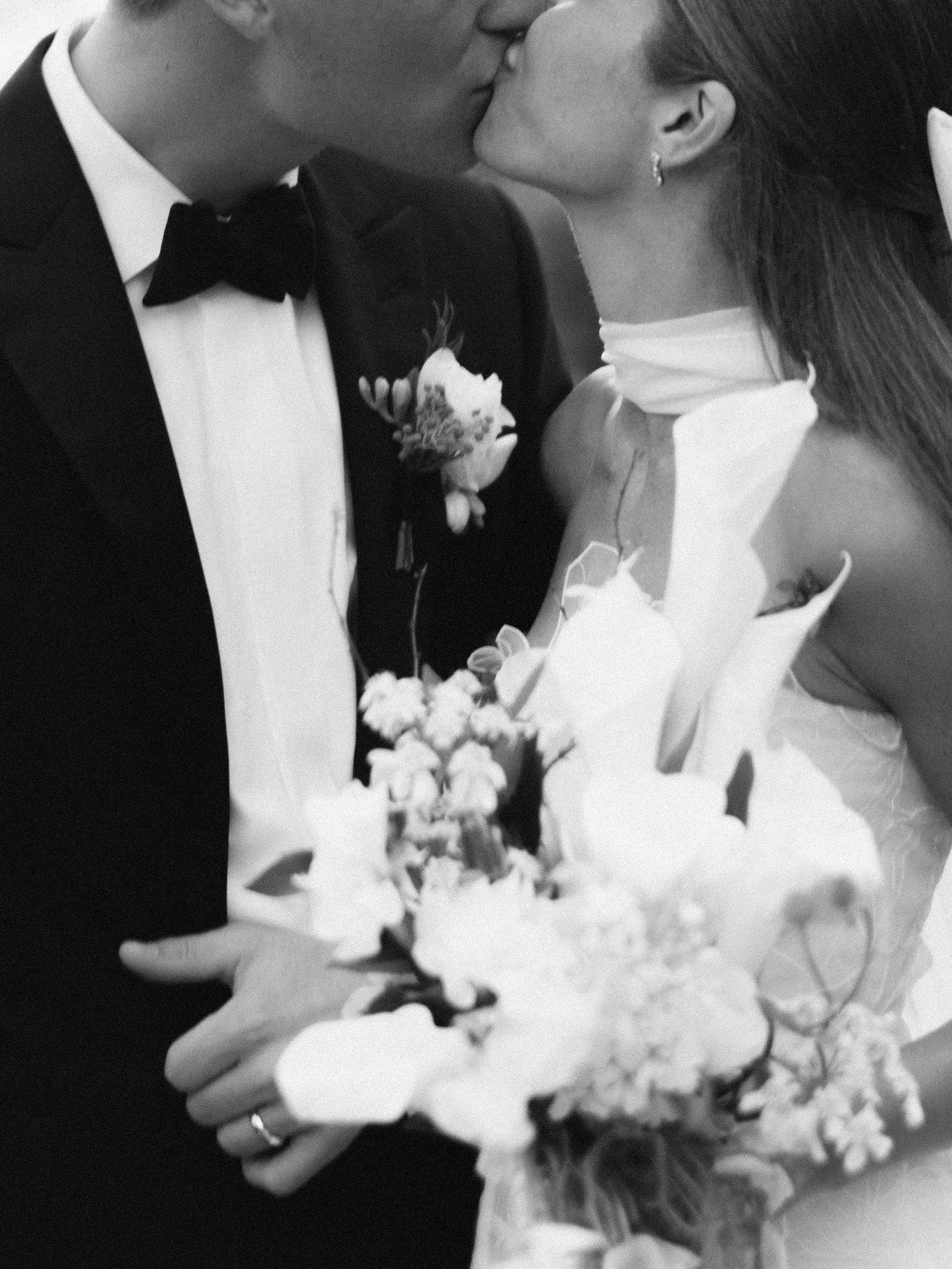 Hatten &amp; Anderson&rsquo;s beach wedding felt like a quiet kind of magic, where moody greens met the shoreline, and every detail softened into the landscape. 

Tent: @tents_by_design
Photographer:@clarkbrewer
Floral: @wildflowers_fairhope
Lighting