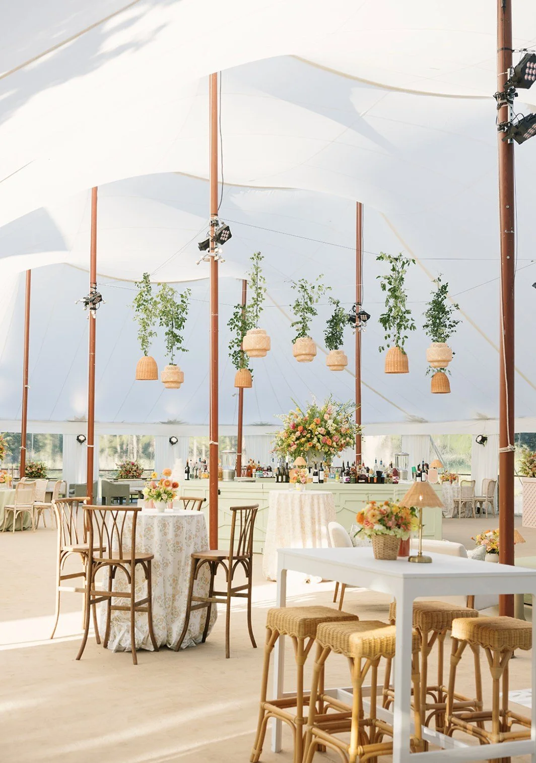 Spring into summer, with florals in quiet sunset tones and moments that speak for themselves. 💛

Planning + Design: @mariee_ami 
Venue: Peach Tree Golf Club
Videographer: @eastonfilmco
Photographer: @juliawade
Floral: @emcreativefloral
Transportatio