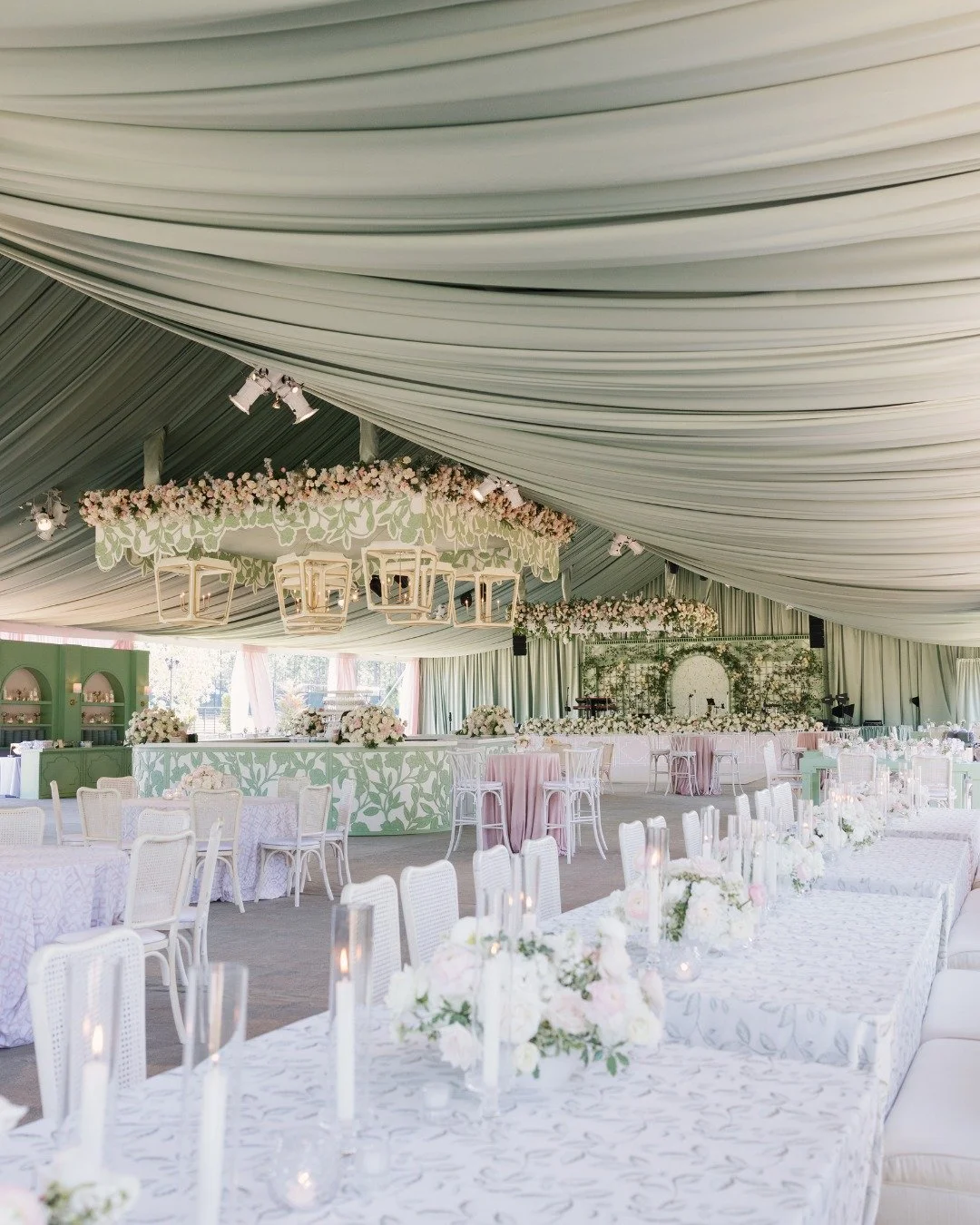 A spring palette of soft pinks and greens set the tone for a beautifully layered weekend at Lake Martin. From the initial design to the final build, every element was executed with intention, creating a setting that felt both elevated and deeply pers