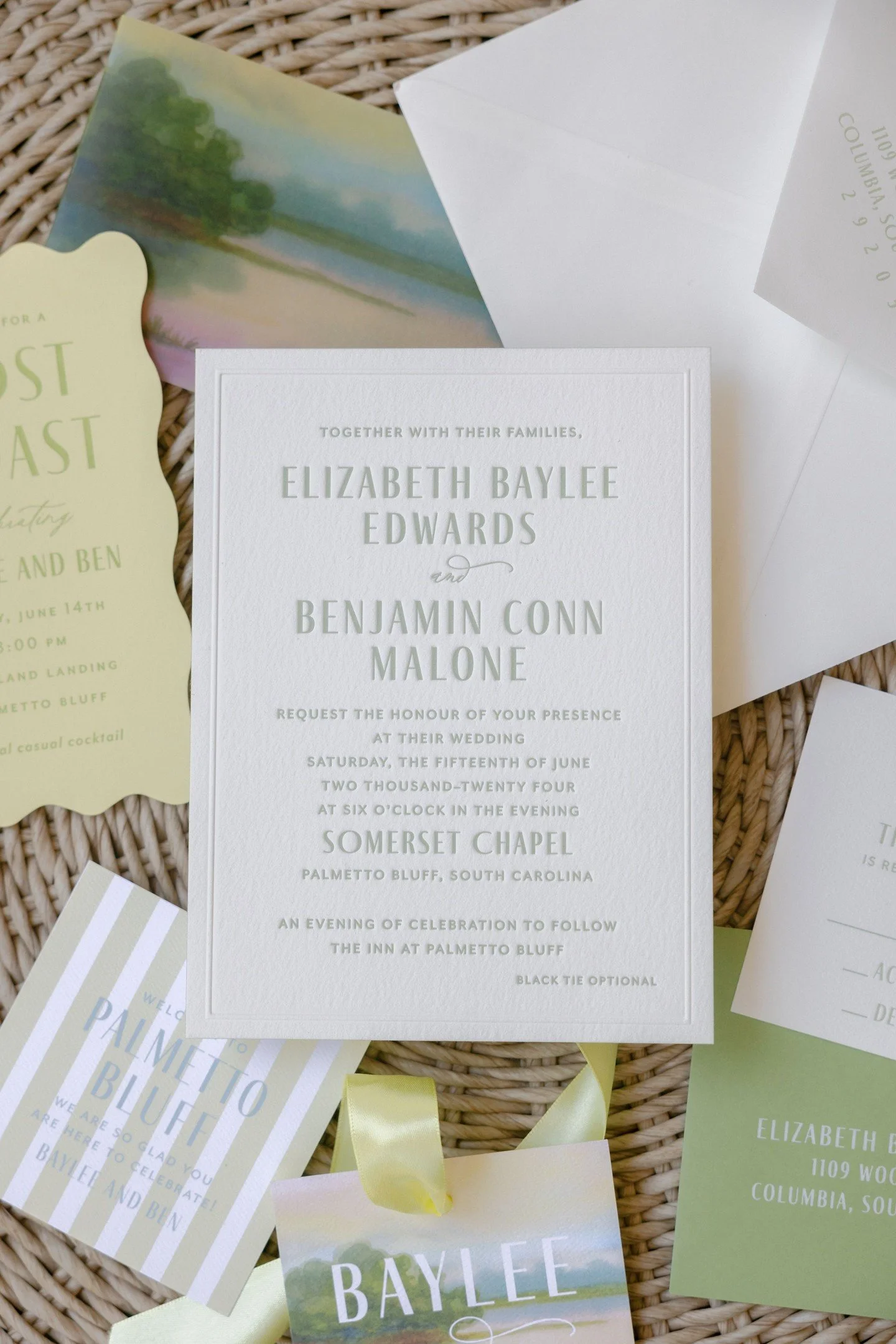 Inspired by the marshlands of Palmetto Bluff, the design drew directly from its surroundings,
layering soft spring greens, sun-washed neutrals, and organic textures throughout.

From the paper suite to the florals, each detail was thoughtfully consid