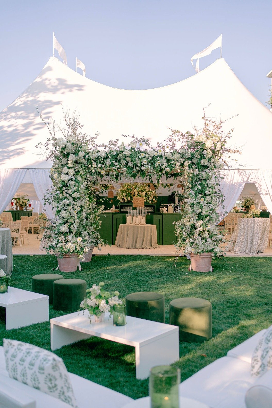 There is something about a coastal setting that invites a quieter kind of design, one that moves with the landscape rather than against it.

A sailcloth tent set just off the shoreline, white florals layered with restraint, and a palette shaped by th