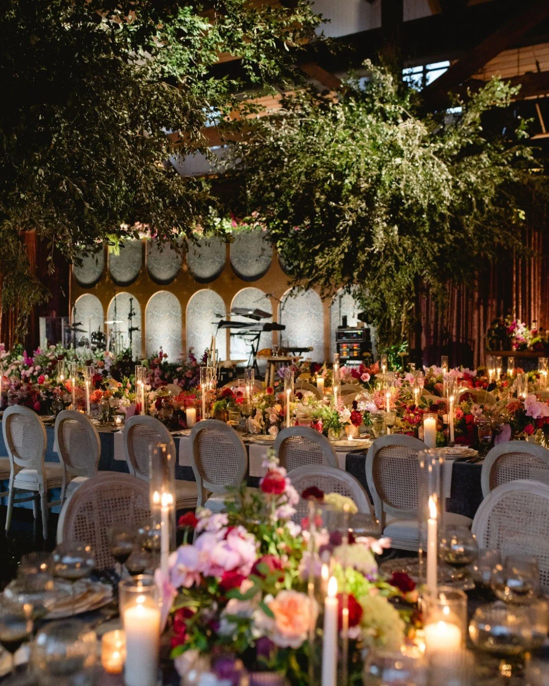 At The Dunlin, where the landscape sets the tone, Priscella and Matthew&rsquo;s wedding unfolded in color, vibrant, expressive, and full of life. From the very first moments, there was a sense of joy woven into every detail, hues layered with intenti