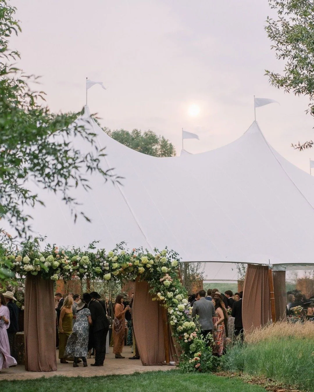 In Montana, where the landscape speaks for itself, Katie and Lars&rsquo; wedding weekend felt both expansive and deeply personal.

Set against rolling greens, earthy browns, and endless mountain views, every moment carried a quiet kind of beauty, one