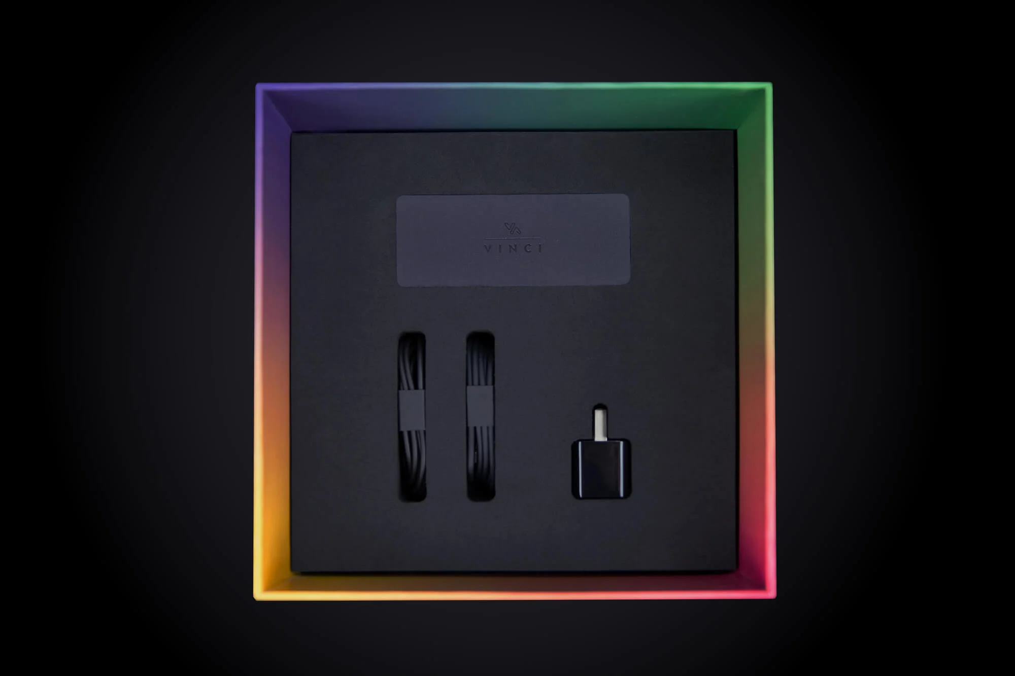  The package presents itself in two layers. The first layer displays the headphone alone and the second layer entertains the accessories and manual. 