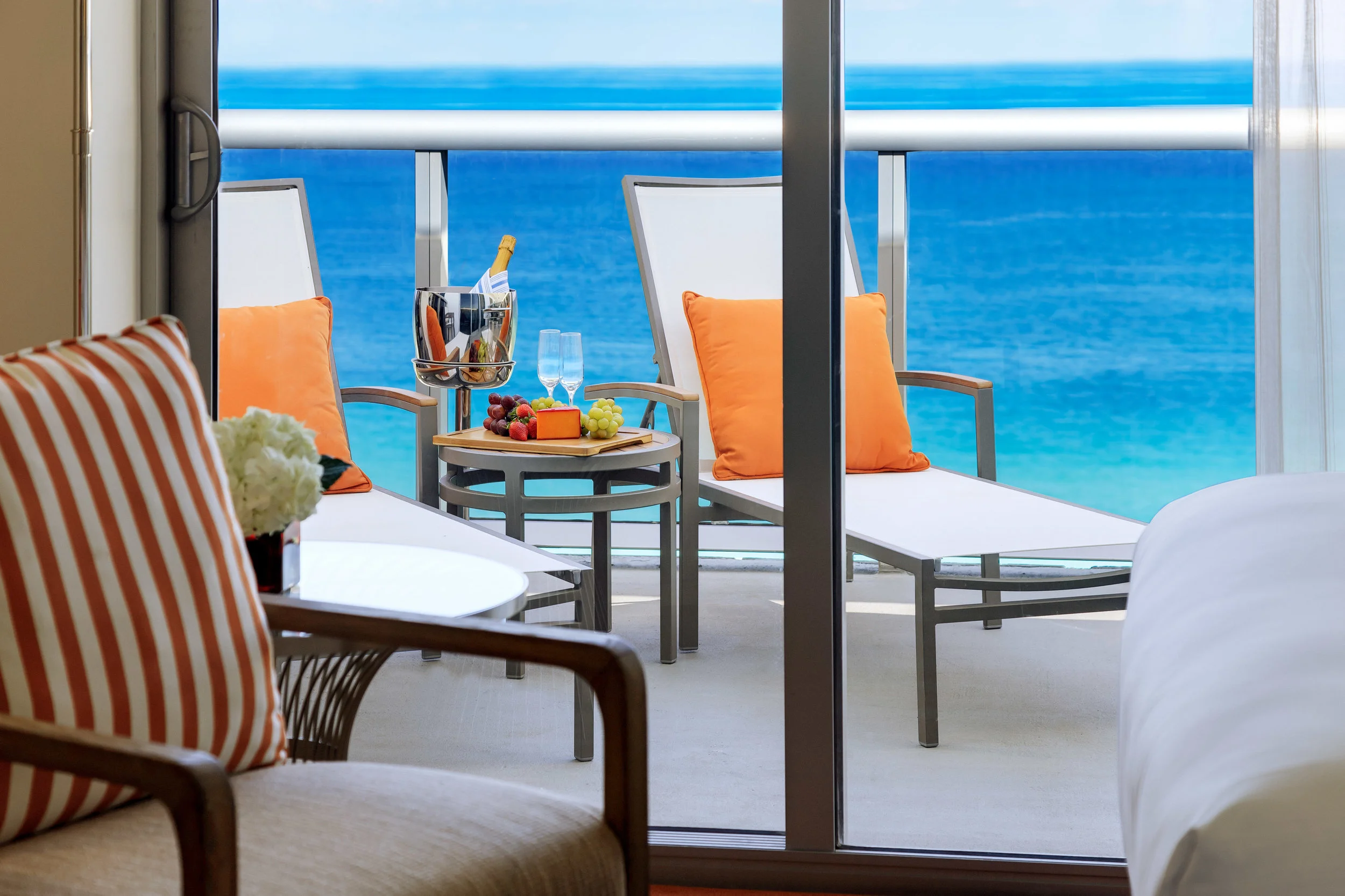 20140308_HC_Balcony Champagne_1.jpg