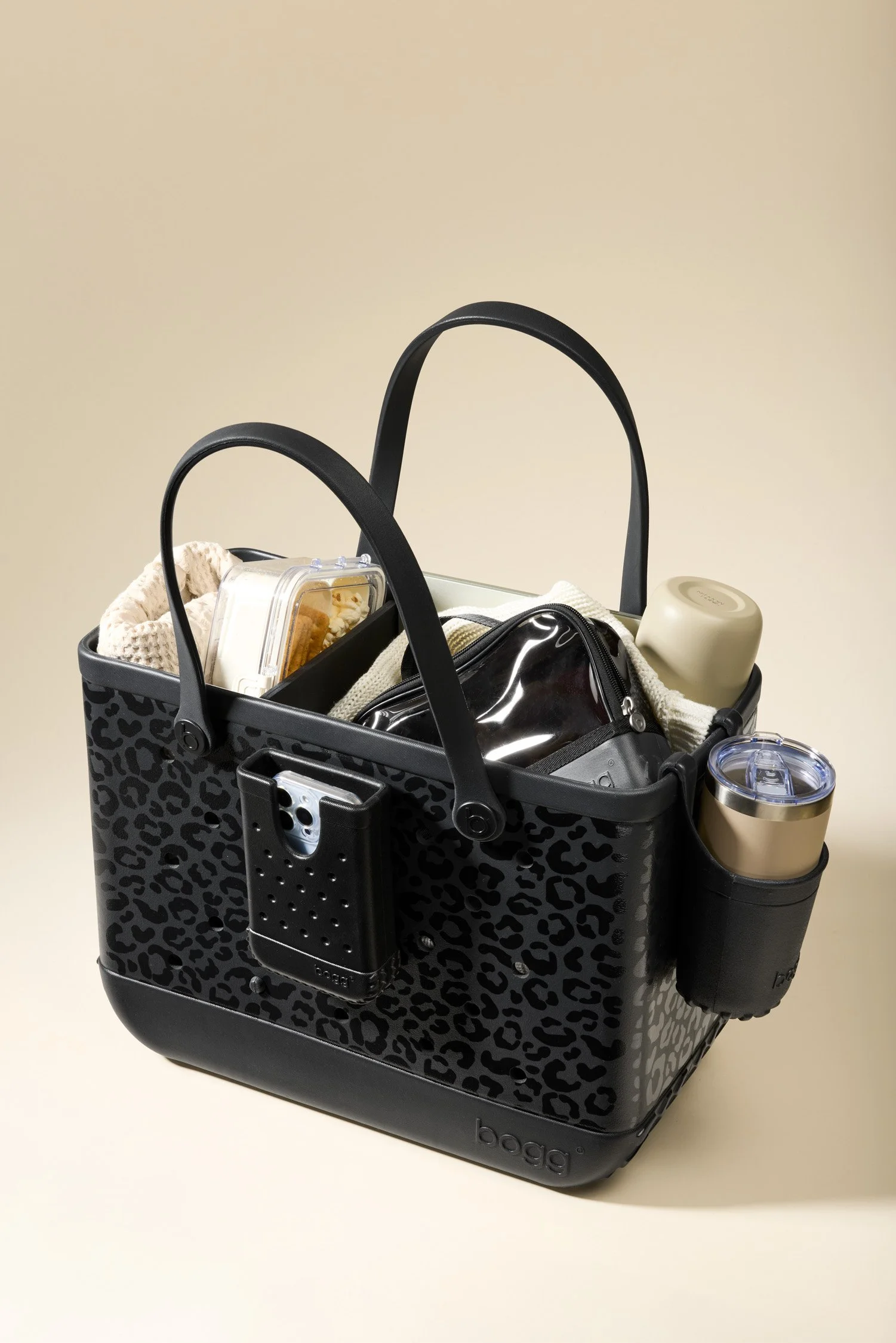 R_SP26_SSL_068_SHOT-072-OB01-BKL01_BEVY01-BLK01_DIVVY01-BLK01_CMB01-BLK01_SAB01-BLK01_0070_V1 (1).jpg