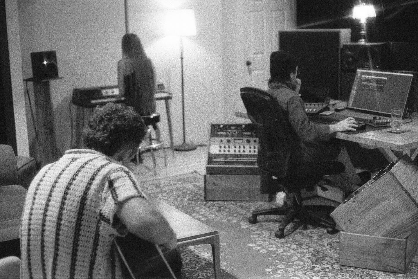 Night session vibes 🌌

📸: @paige.paton 
.
.
.
#recordingstudio #recording #tracking #preproduction #musicproducer #audioengineer #recordingengineer #hamiltonontario #indiemusician #musician #musicians #musiciansofinstagram #torontomusic #torontomus