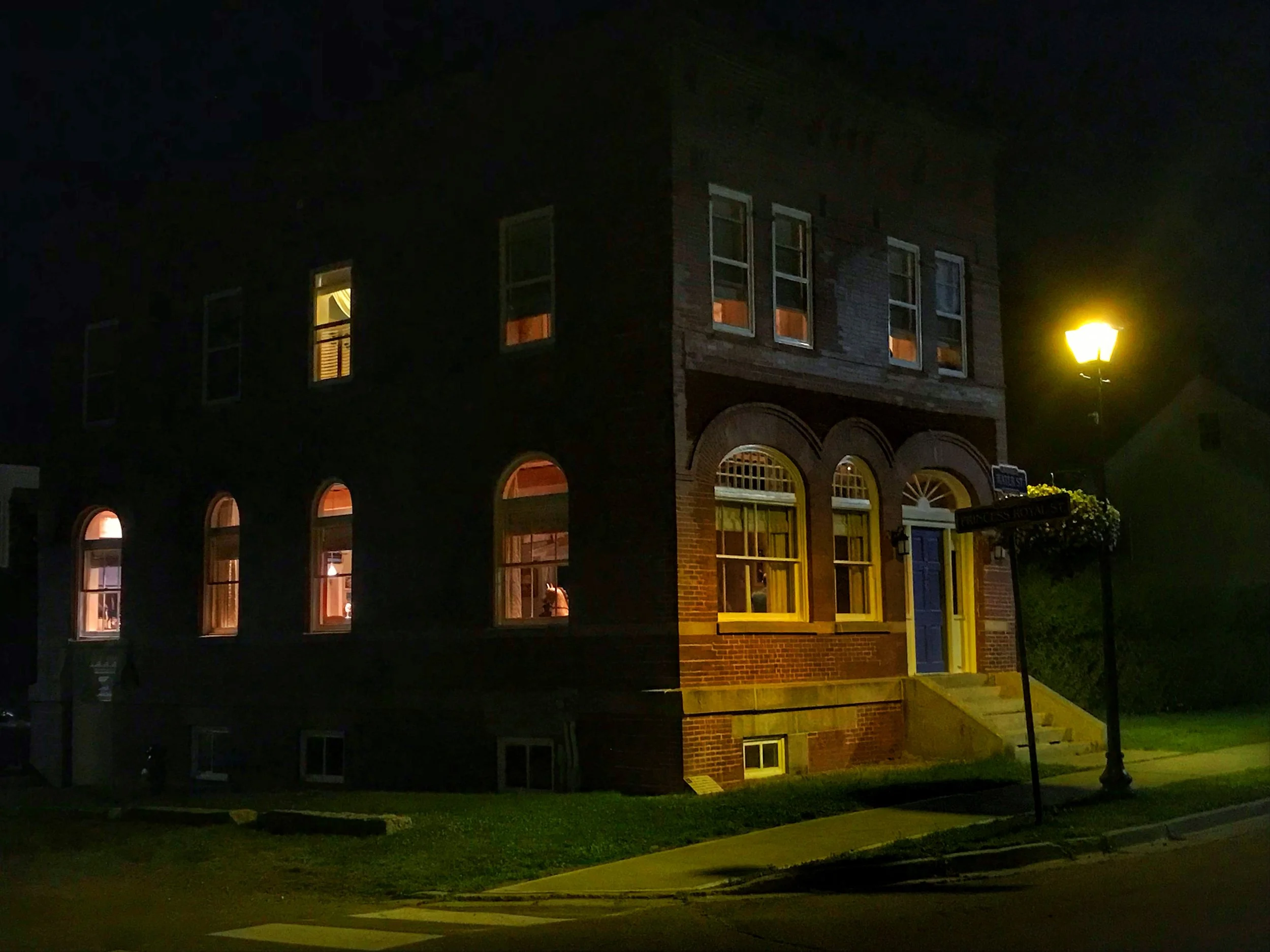 This beautifully done renovation just outside of downtown St Andrews. If I could get something like this I’d be down to live here. I really really really want to paint this.