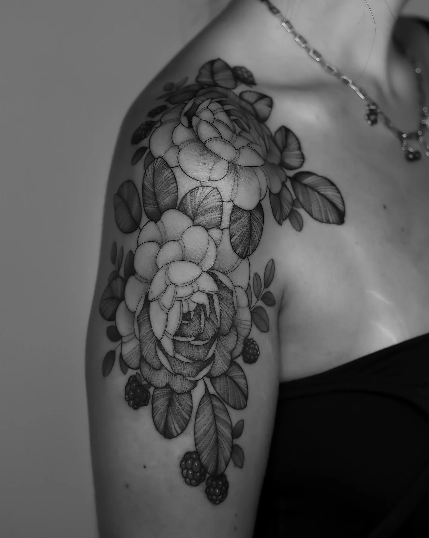 I&rsquo;ve added on to this since these pics were taken - I&rsquo;m so behind on posting 🙈

shoulder design from my flash! 🌸 we also did a coverup on her forearm, and have been connecting the pieces to make a sleeve 😇

thank you @naileddbyashleigh