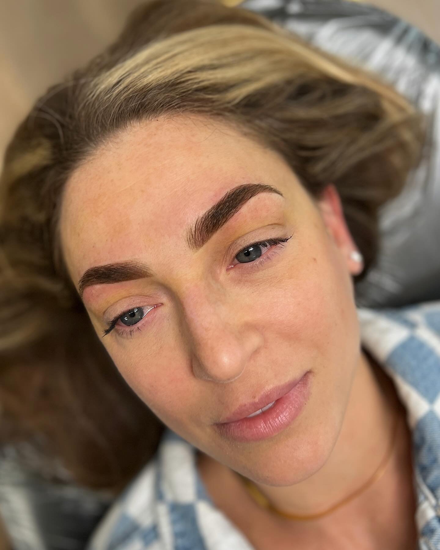 The brows have me speechless 🤩 swipe over the before! And check out @arc.and.alloy for permanent jewelry! 

🗓️ JUNE booking day: 5/1 at 9am on the website 
🔗 all links in my profile 

#warwickny #hvnybrows #cosmetictattoostudio #ombrebrowsny #nybr