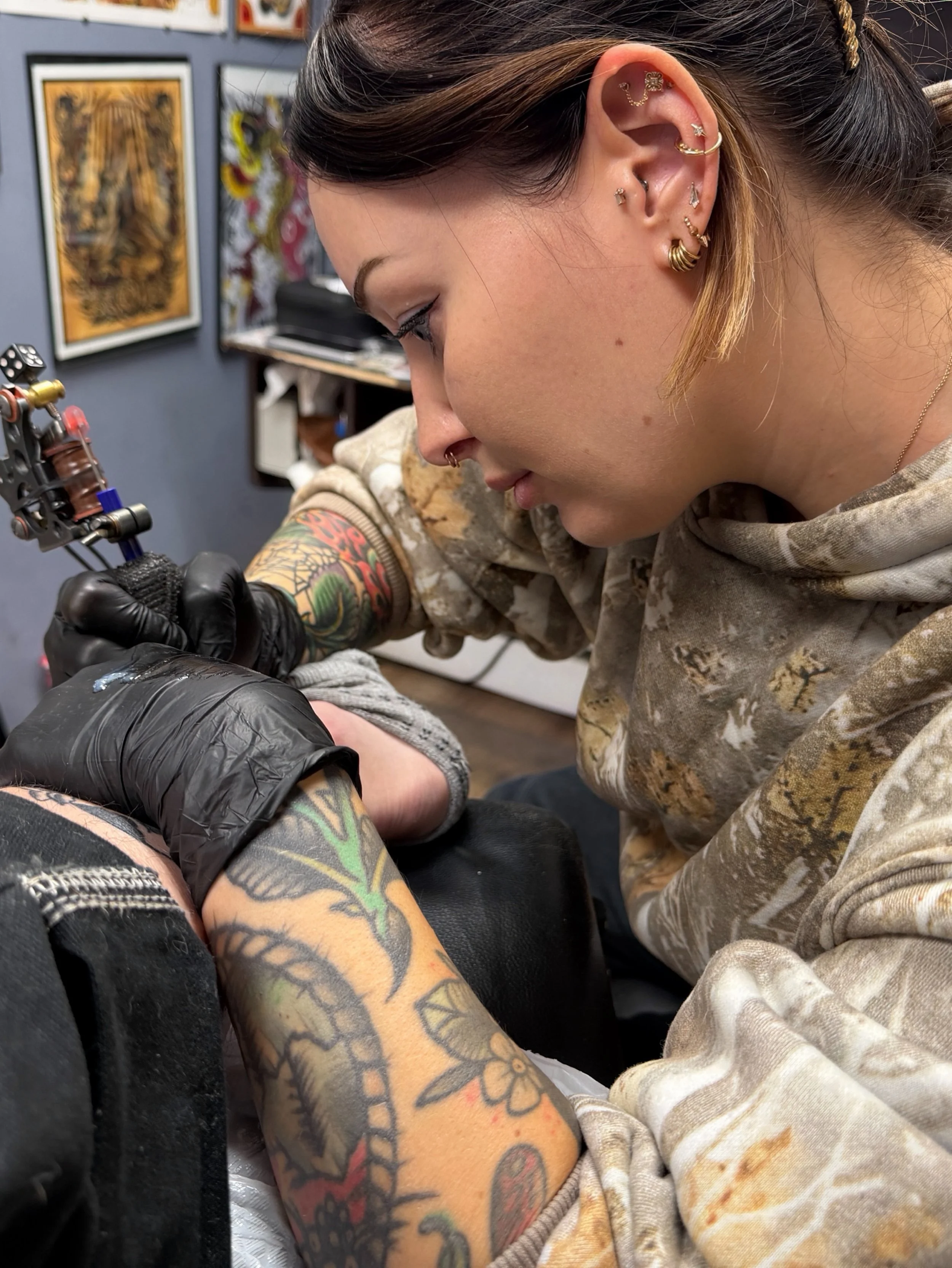 Big shout out to @_twoheadeddogtattoo for helping me along my traditional tattoo journey. I am forever thankful 🙏 and of course @nick_fortuna for being my canvas whenever I ask you 🫶 

I&rsquo;d really love to do more traditional tattoos! Good deal
