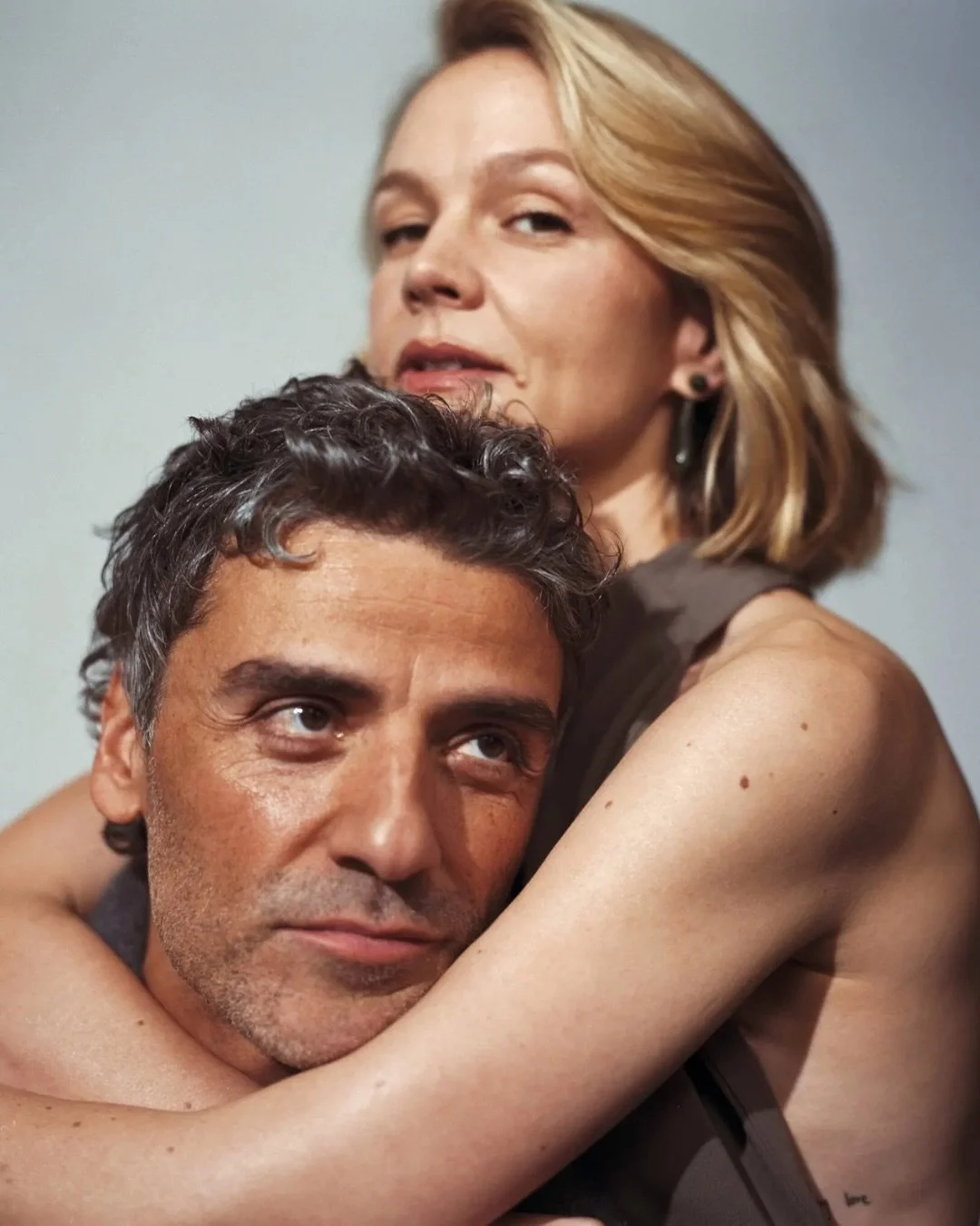 I had a gilded coffee date with Oscar Isaac and Carey Mulligan to talk about the second season of &ldquo;Beef&rdquo; and its themes around class, capitalism and generational angst for the @nytimes. Swipe for a few excerpts and gift link in stories to