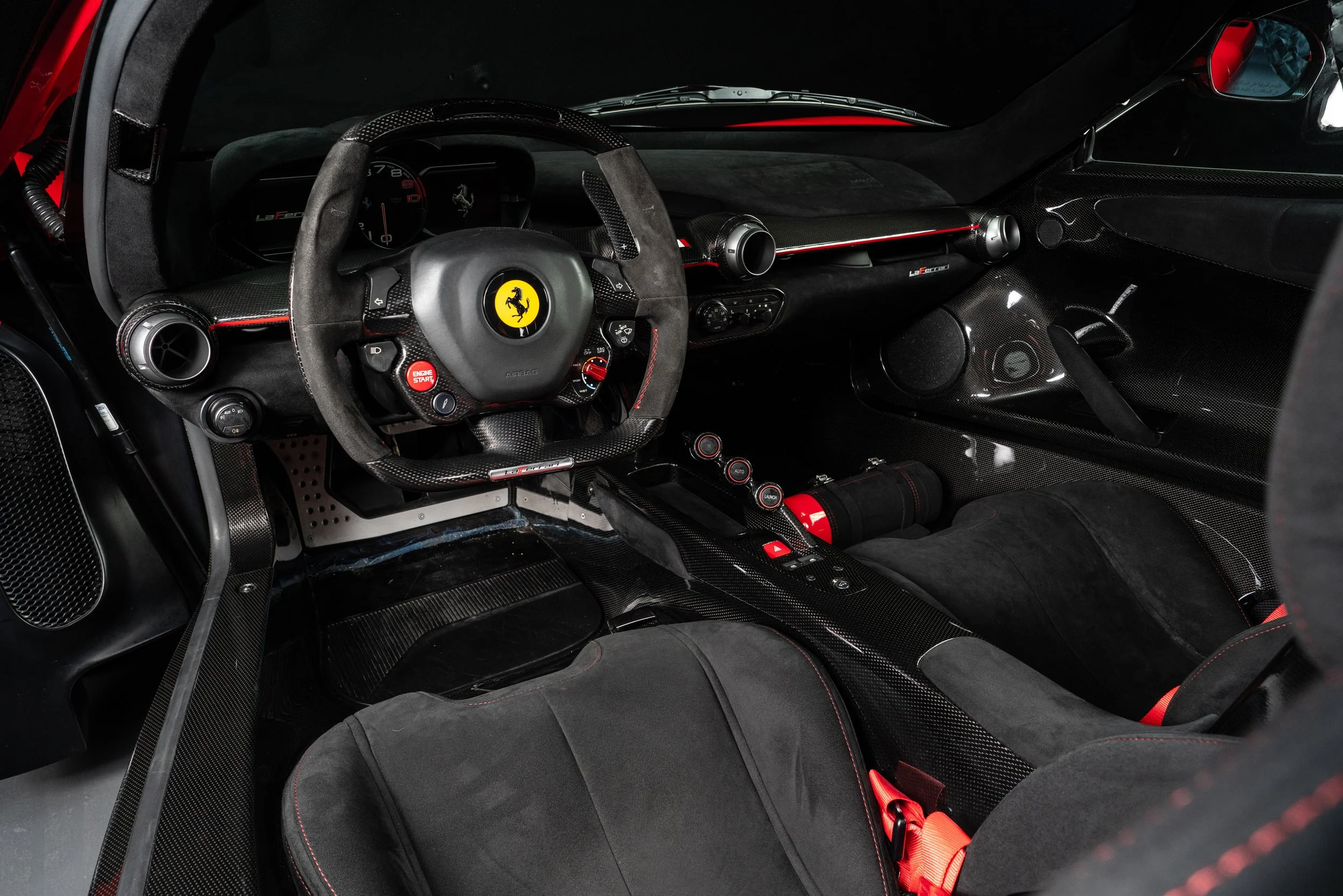 2014-Ferrari-LaFerrari_1398893.jpg