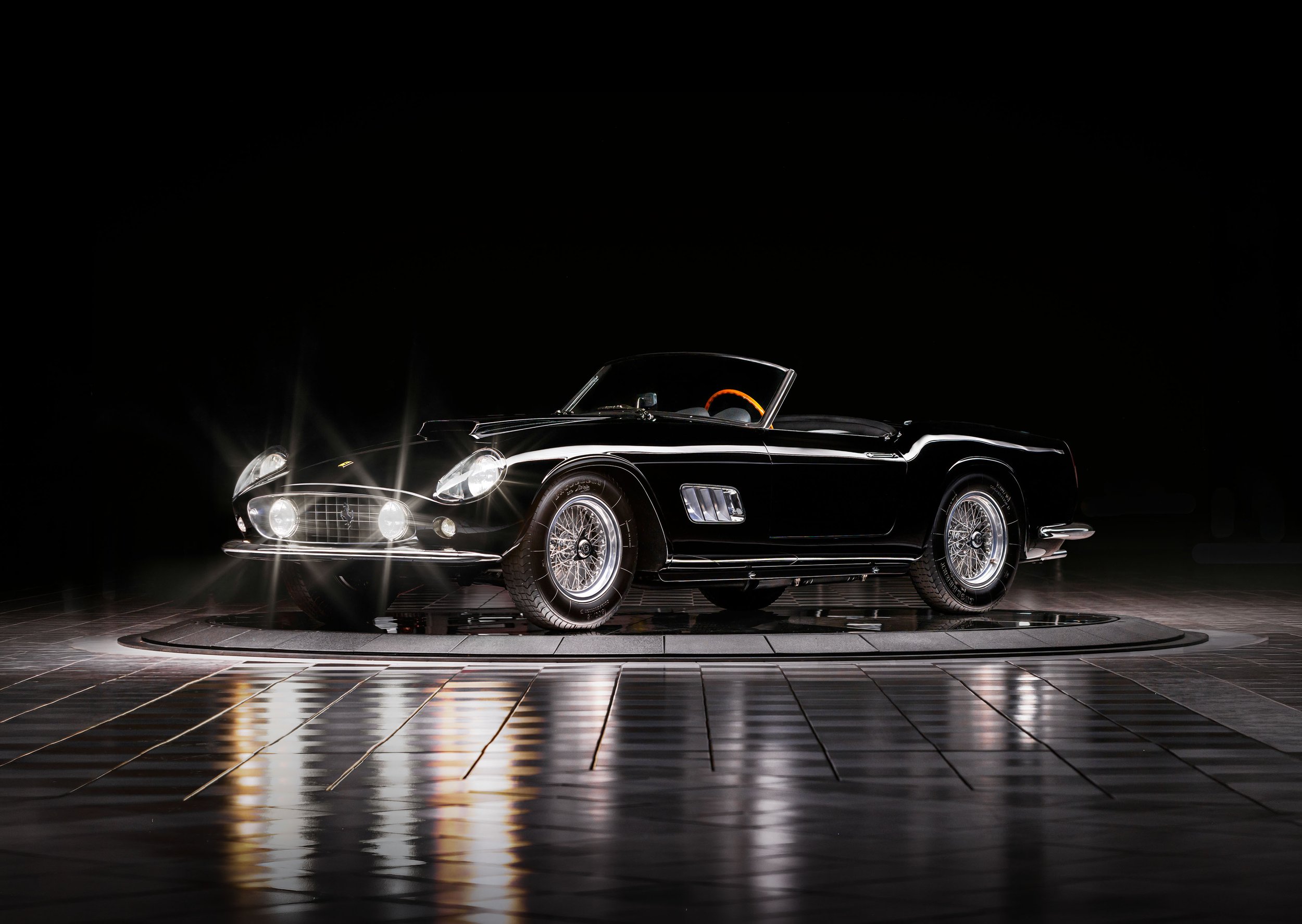 Une Ferrari 250 GT California, star de la vente RM Sotheby's de Miami