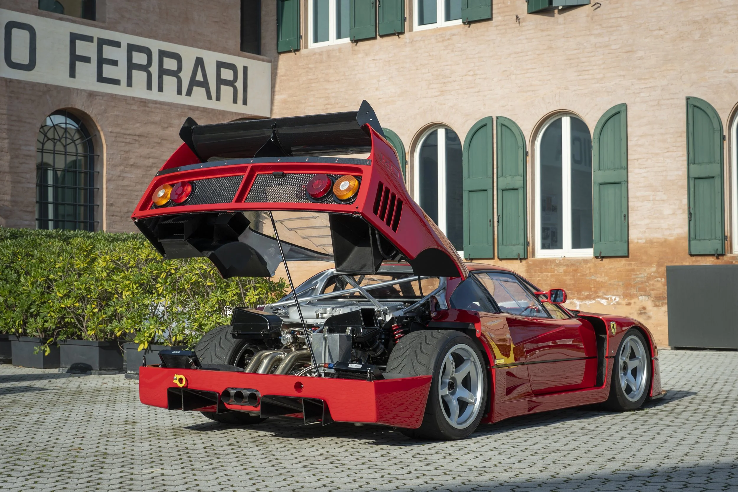 RM Sotheby's - Une Ferrari F40 Compétition préparée par Hamann prête à enflammer les enchères de Monaco
