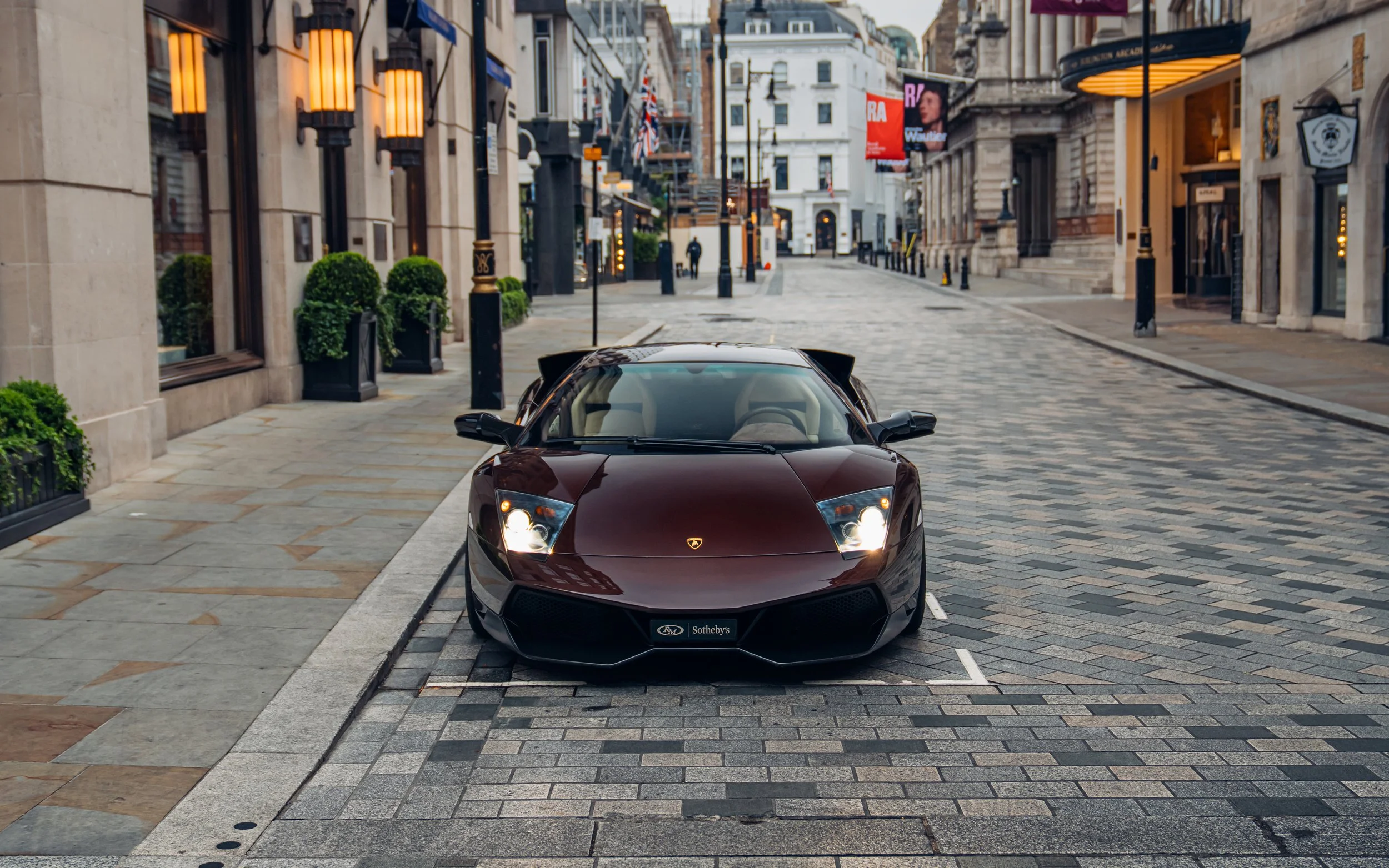 2010-Lamborghini-Murcielago-LP-670-4-SV_1456473.jpg